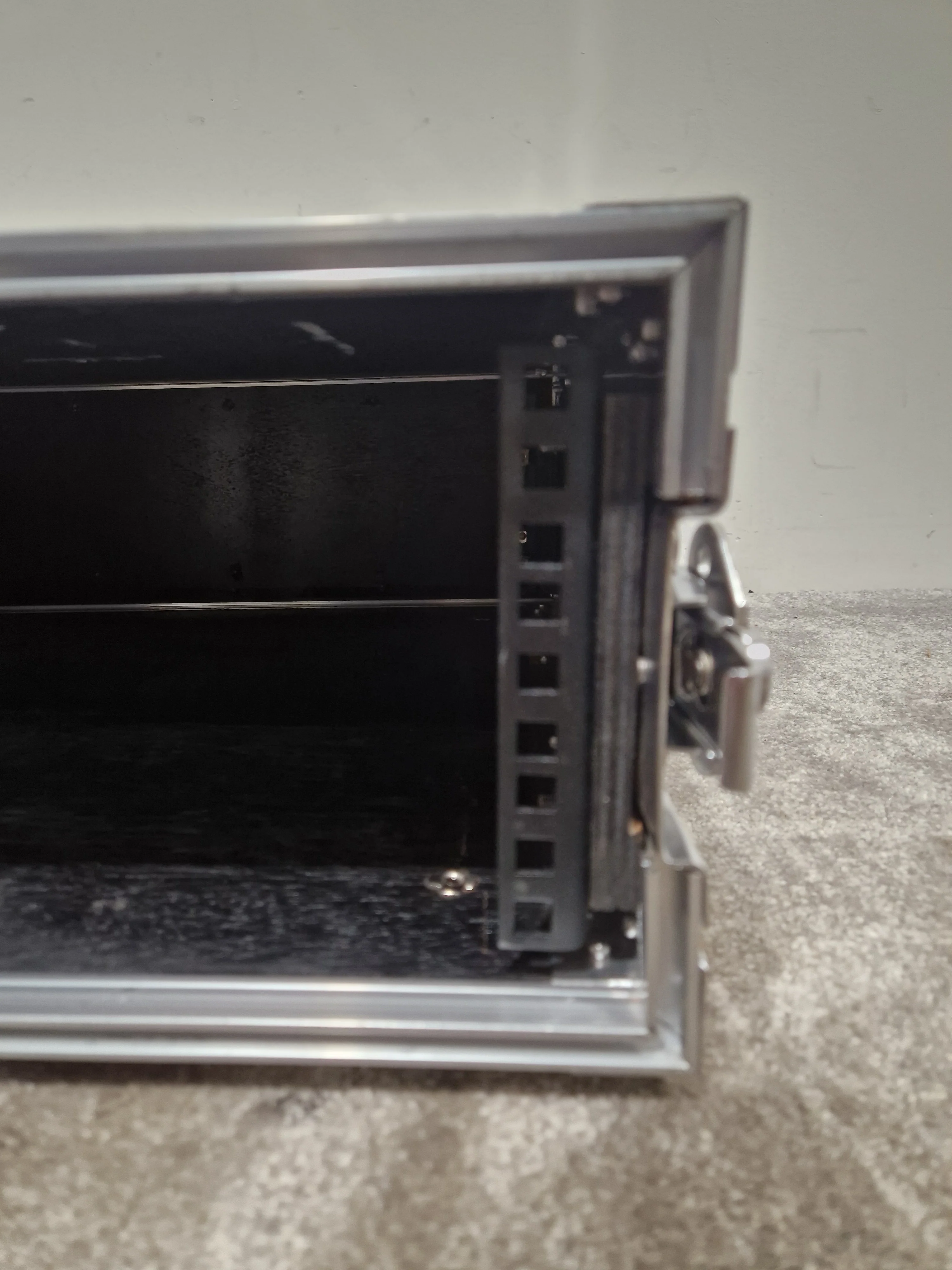 Unbranded Flight Case - Black/Silver – Flight Case - Good - Image 6