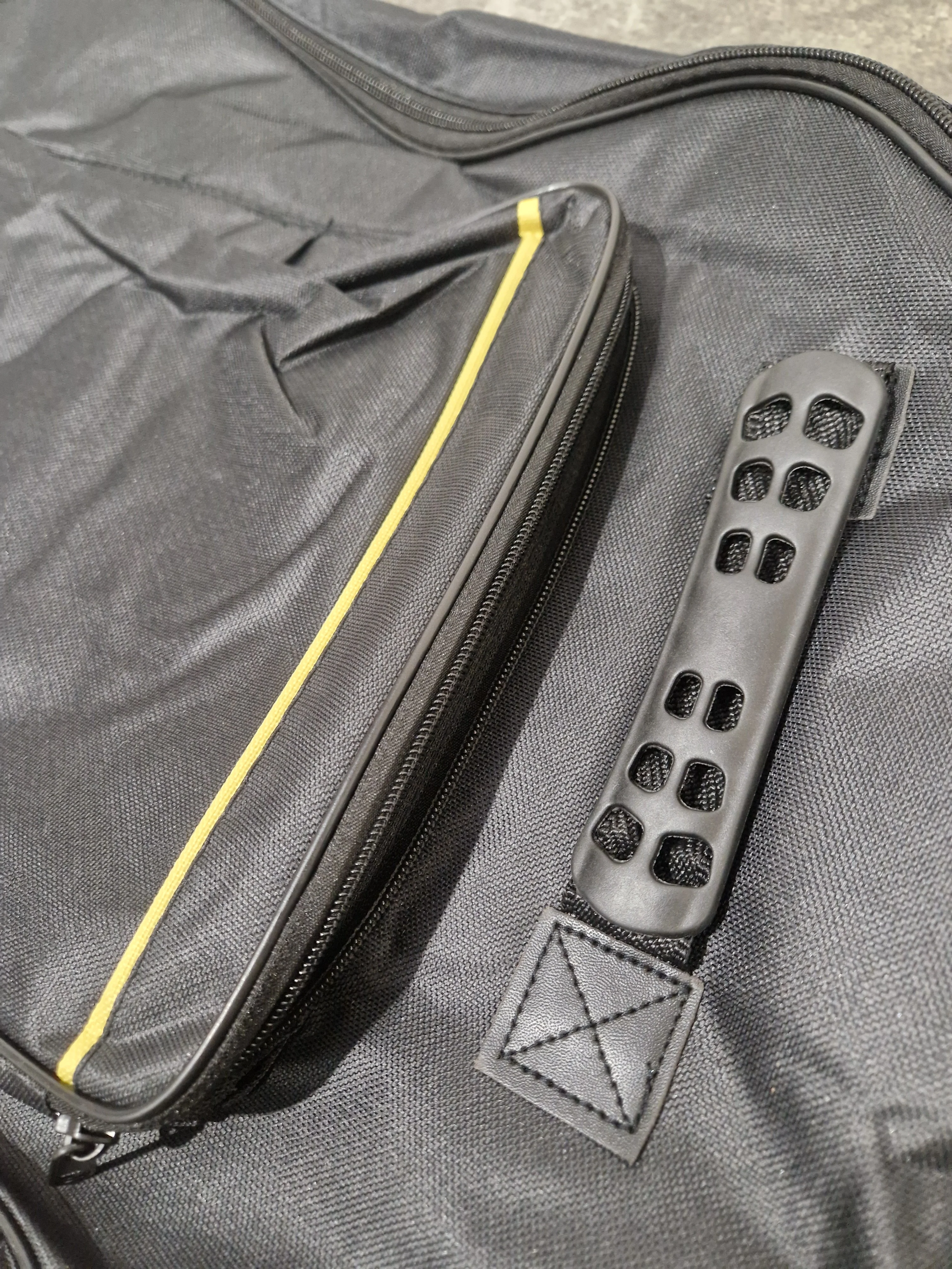 Unbranded Guitar Case Black - Hardshell Protection - Excellent - Image 11
