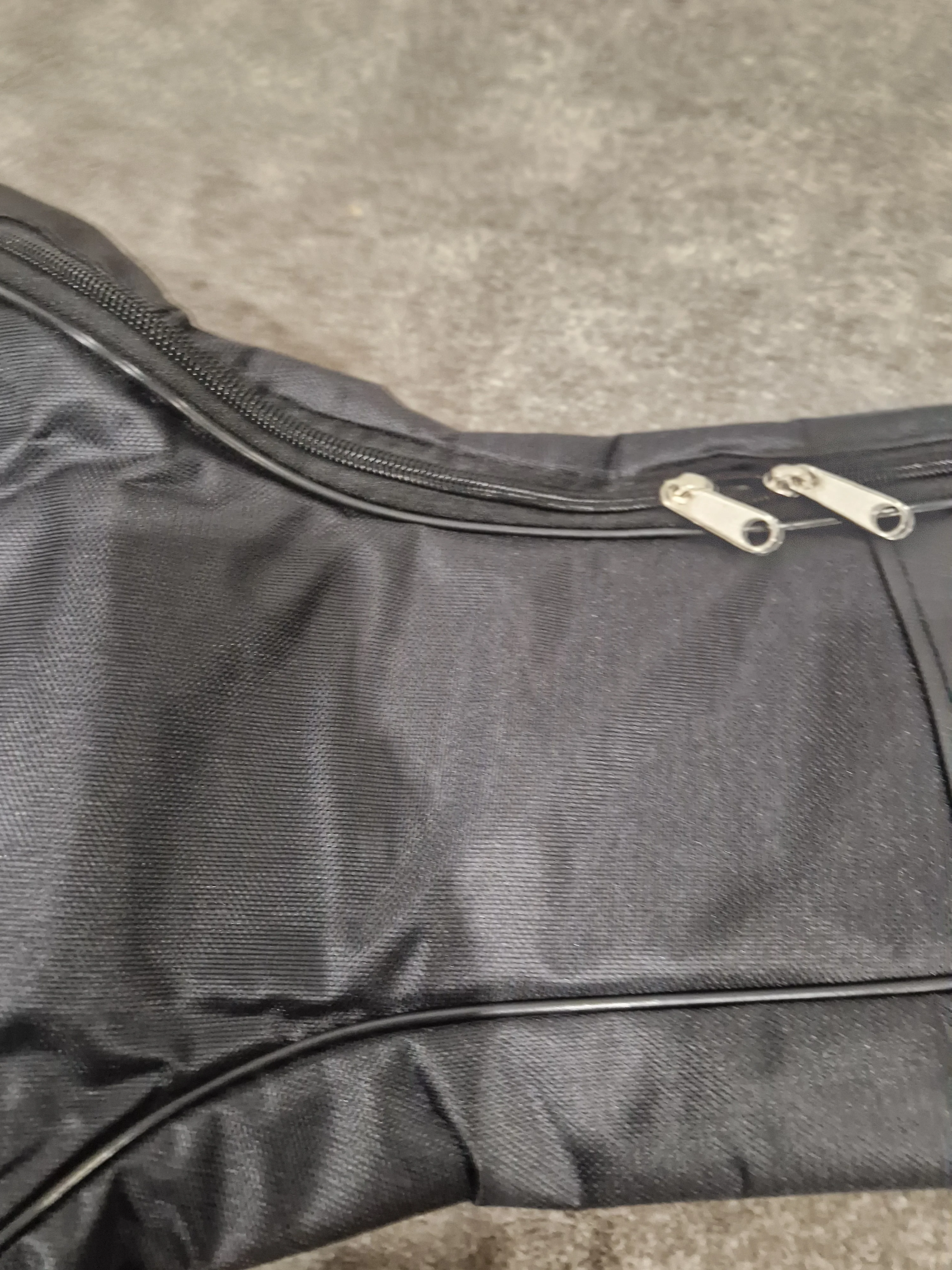 Unbranded Guitar Case Black - Hardshell Protection - Excellent - Image 3