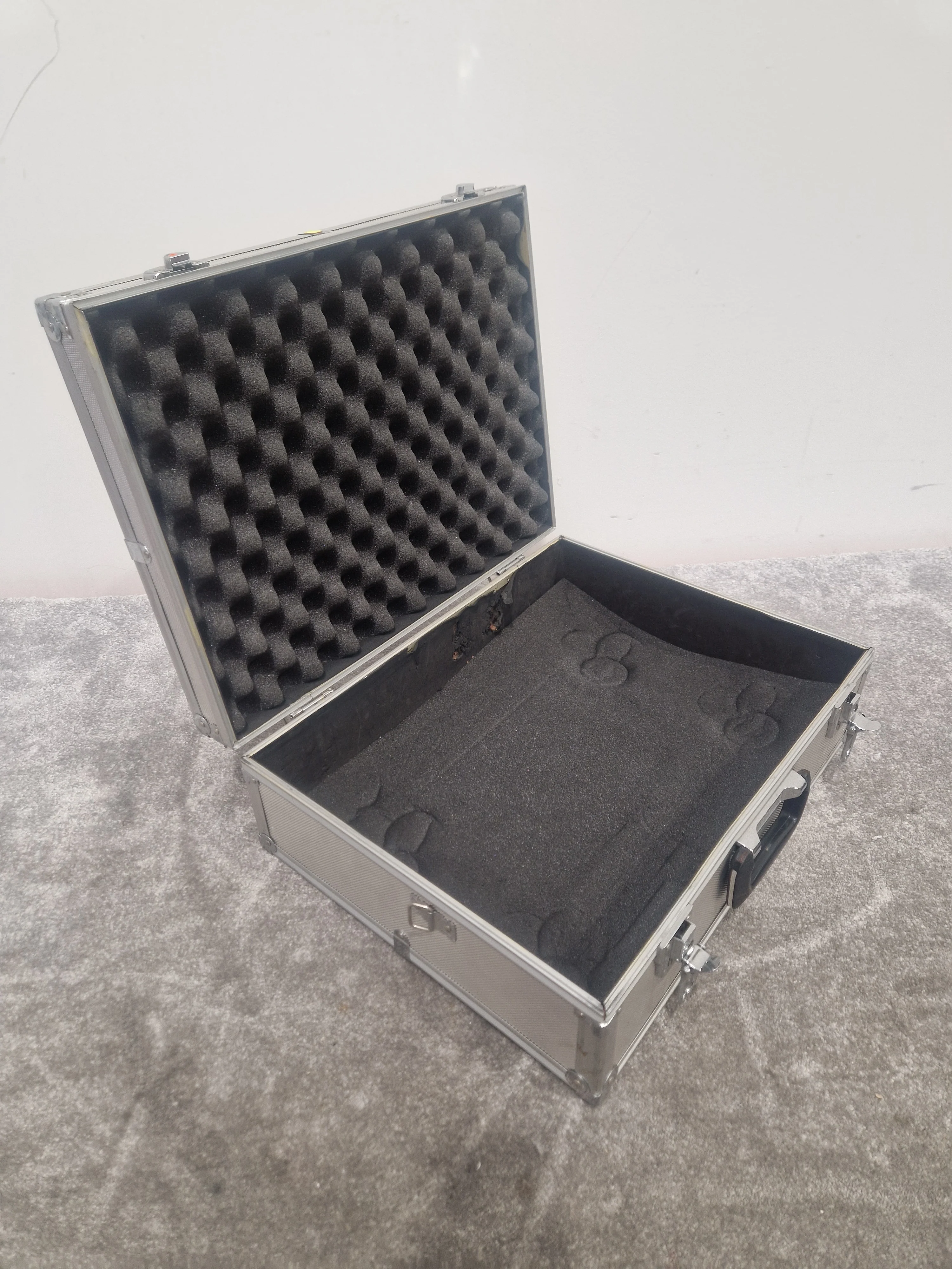 Unbranded Flight Case - Durable, 48cm x 36cm x 10cm, Portable - Good - Image 2