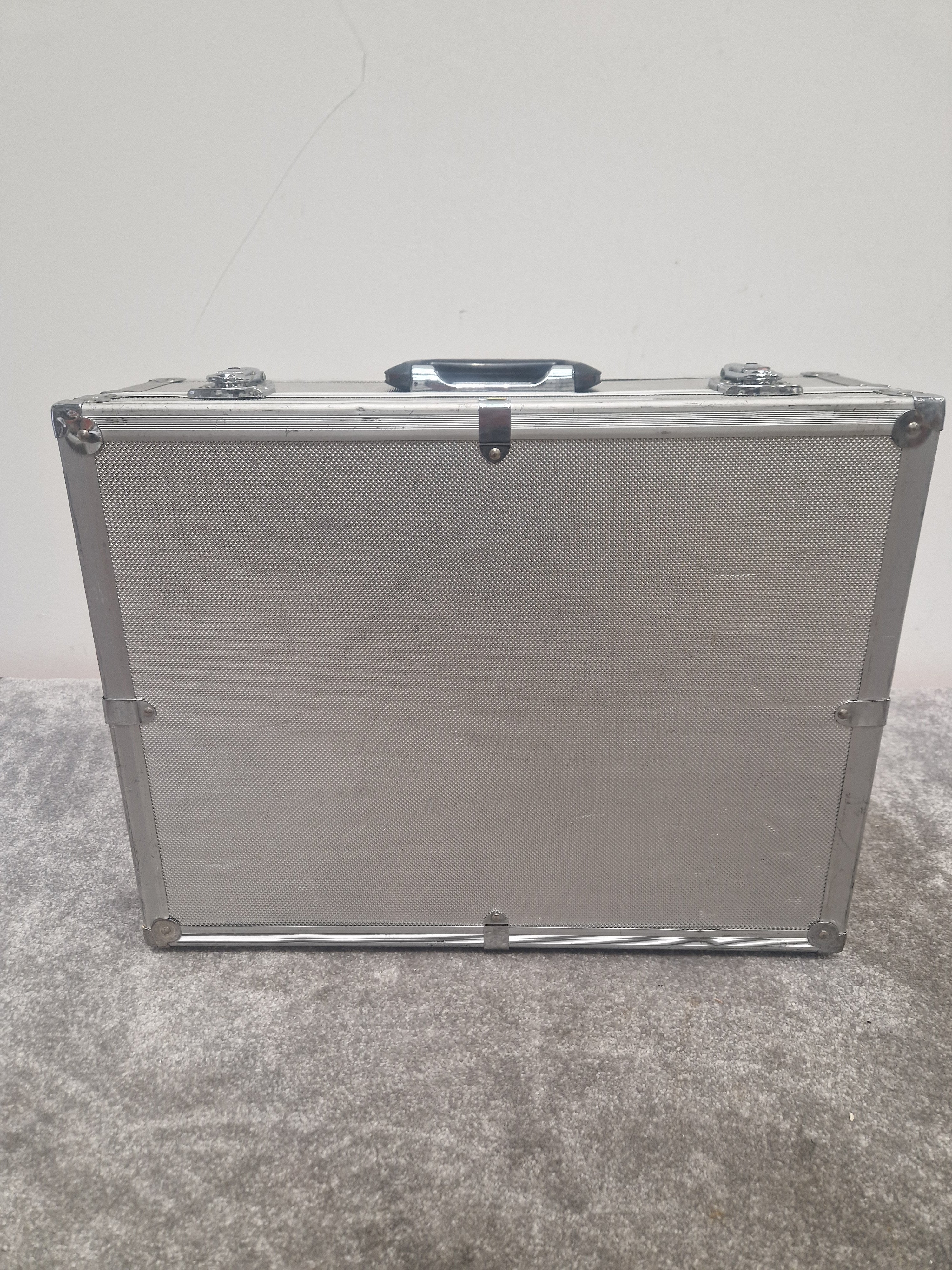 Unbranded Flight Case - Durable, 48cm x 36cm x 10cm, Portable - Good - Image 3