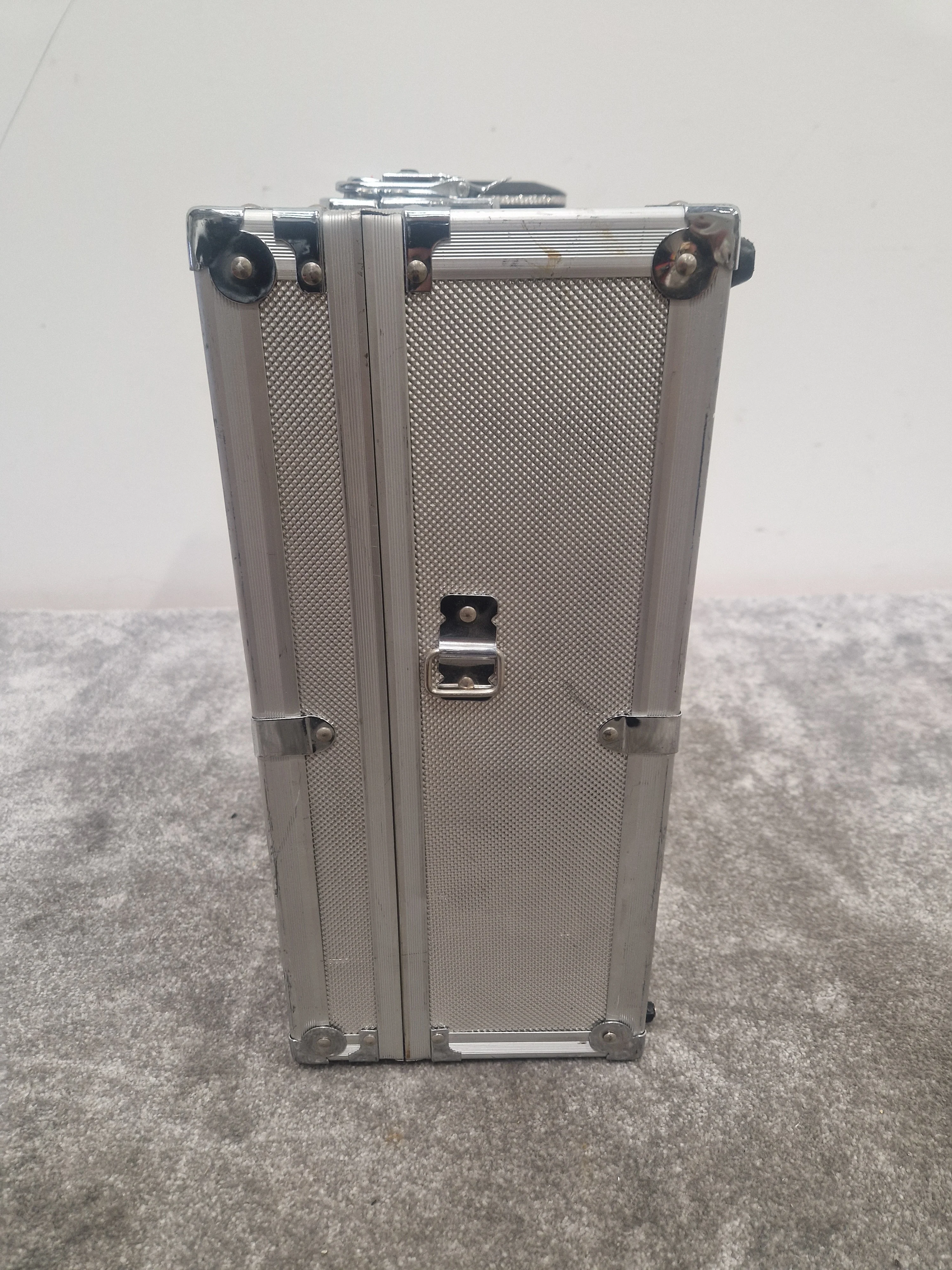Unbranded Flight Case - Durable, 48cm x 36cm x 10cm, Portable - Good - Image 5