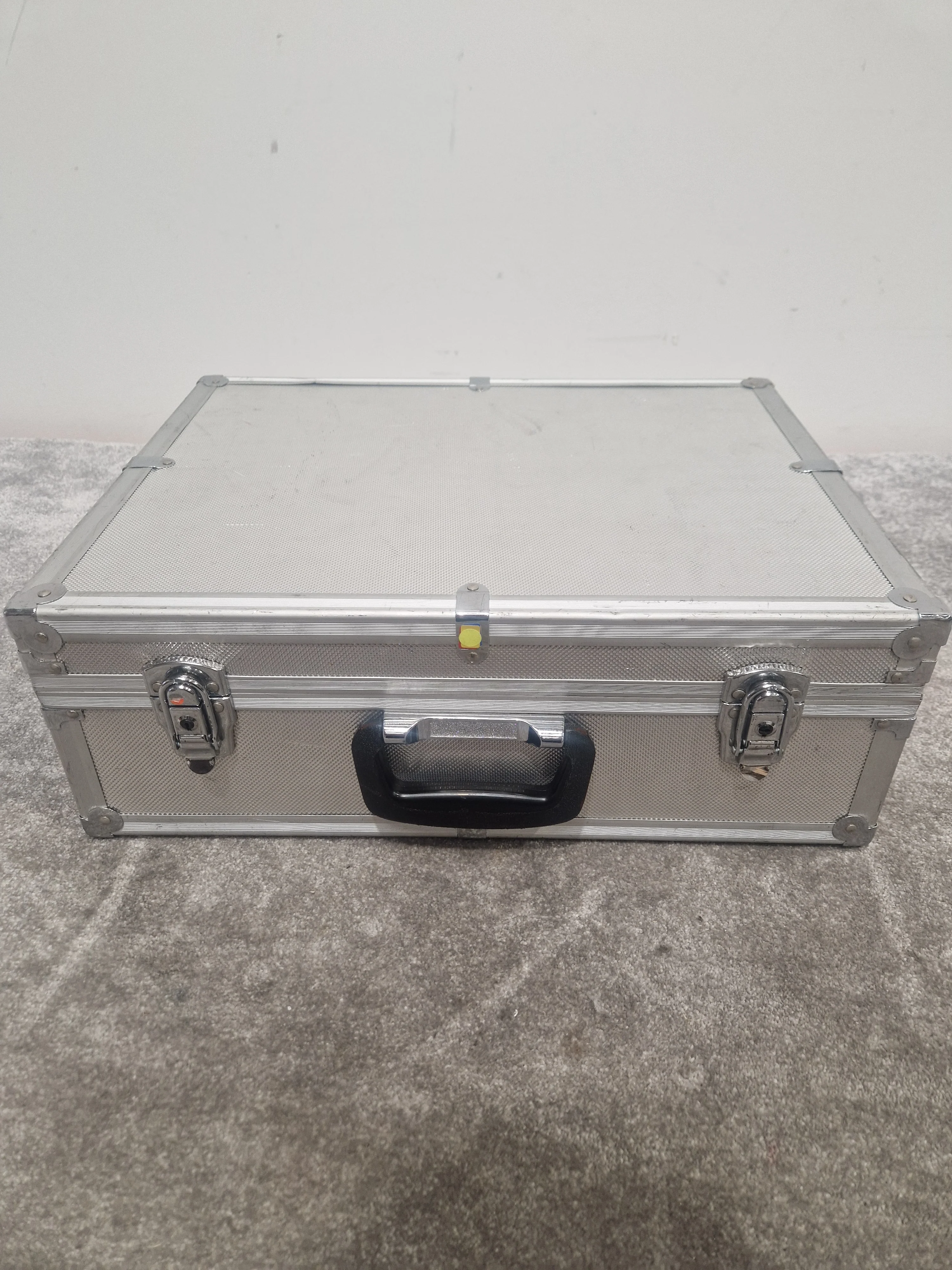 Unbranded Flight Case - Durable, 48cm x 36cm x 10cm, Portable - Good - Image 6