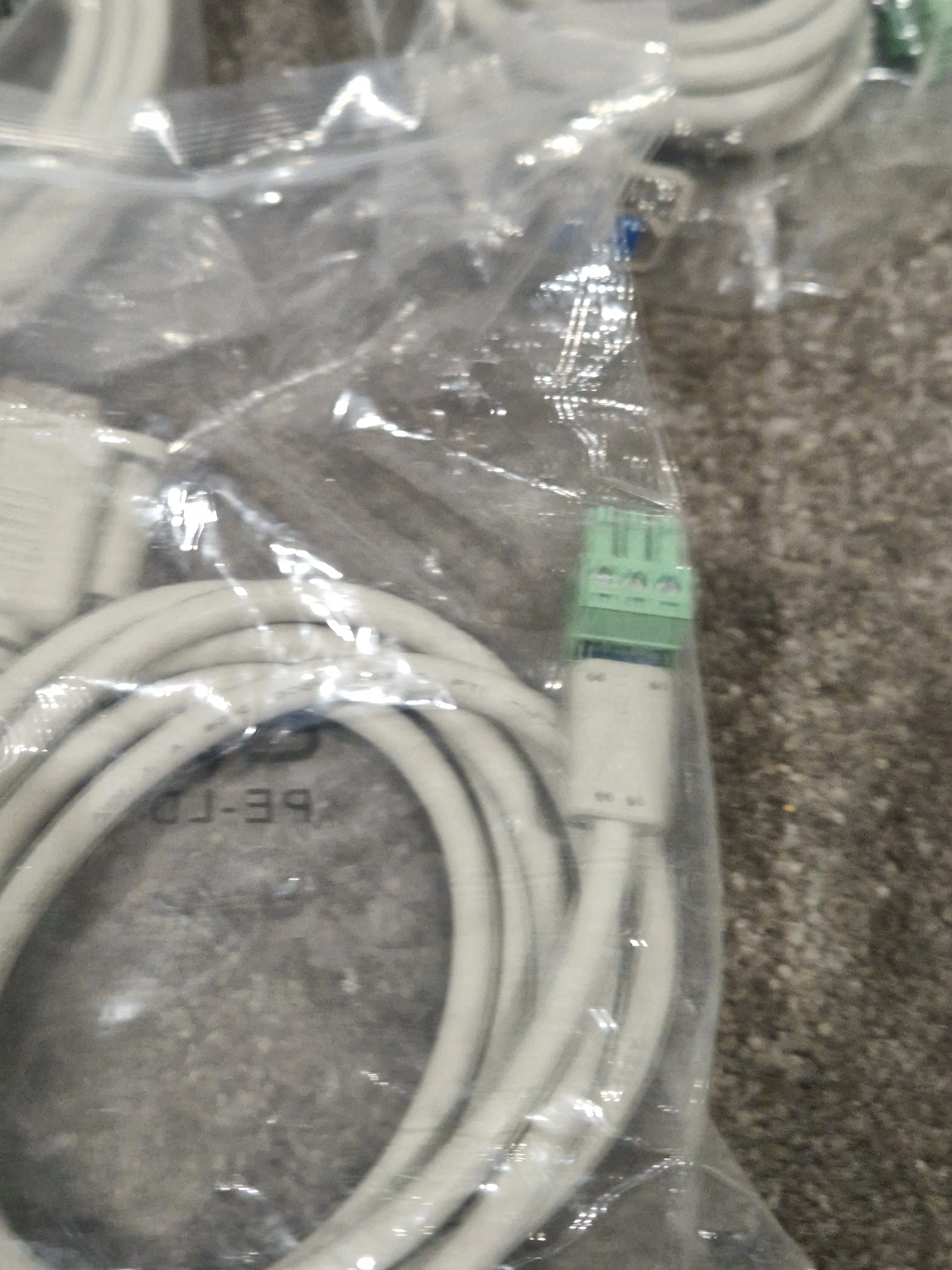 VGA TO Phoenix Cable Set OF 3 - Professional Signal Conversion - Excellent w/ Original packaging - Image 2
