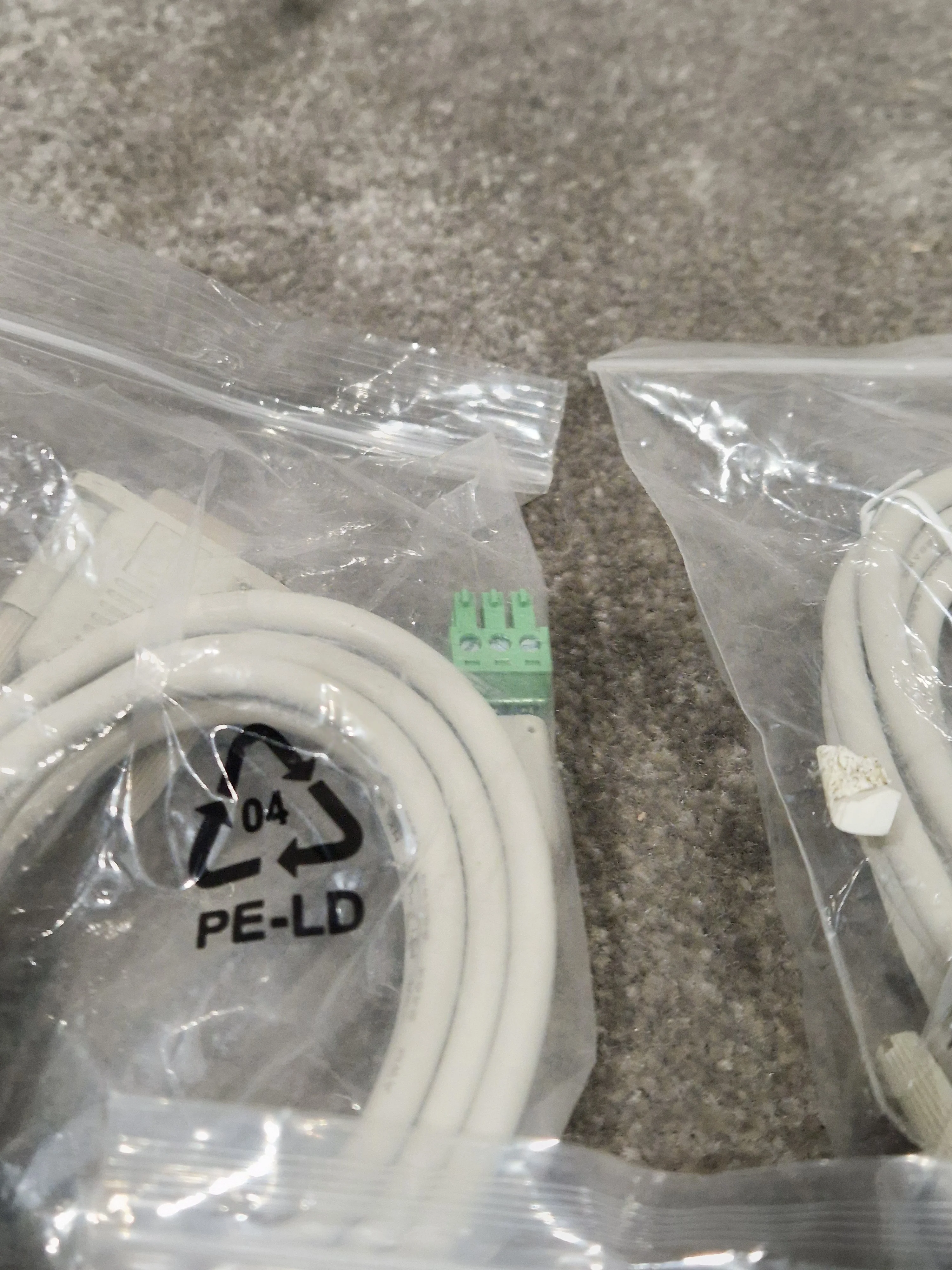 VGA TO Phoenix Cable Set OF 3 - Professional Signal Conversion - Excellent w/ Original packaging - Image 5