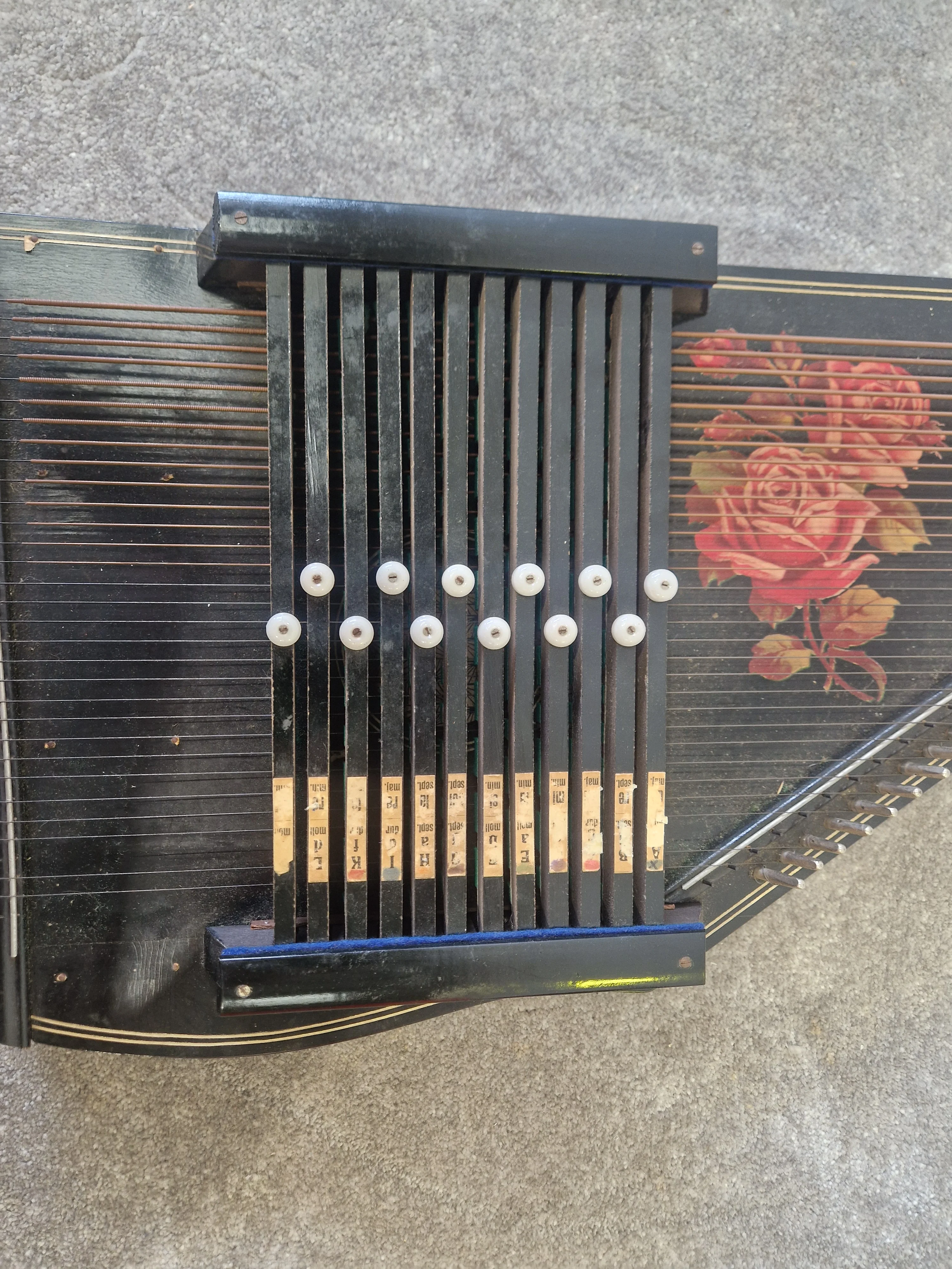 Vintage Rosetti 32-String Autoharp – Classic Build, Rich Resonance – Good - Image 2