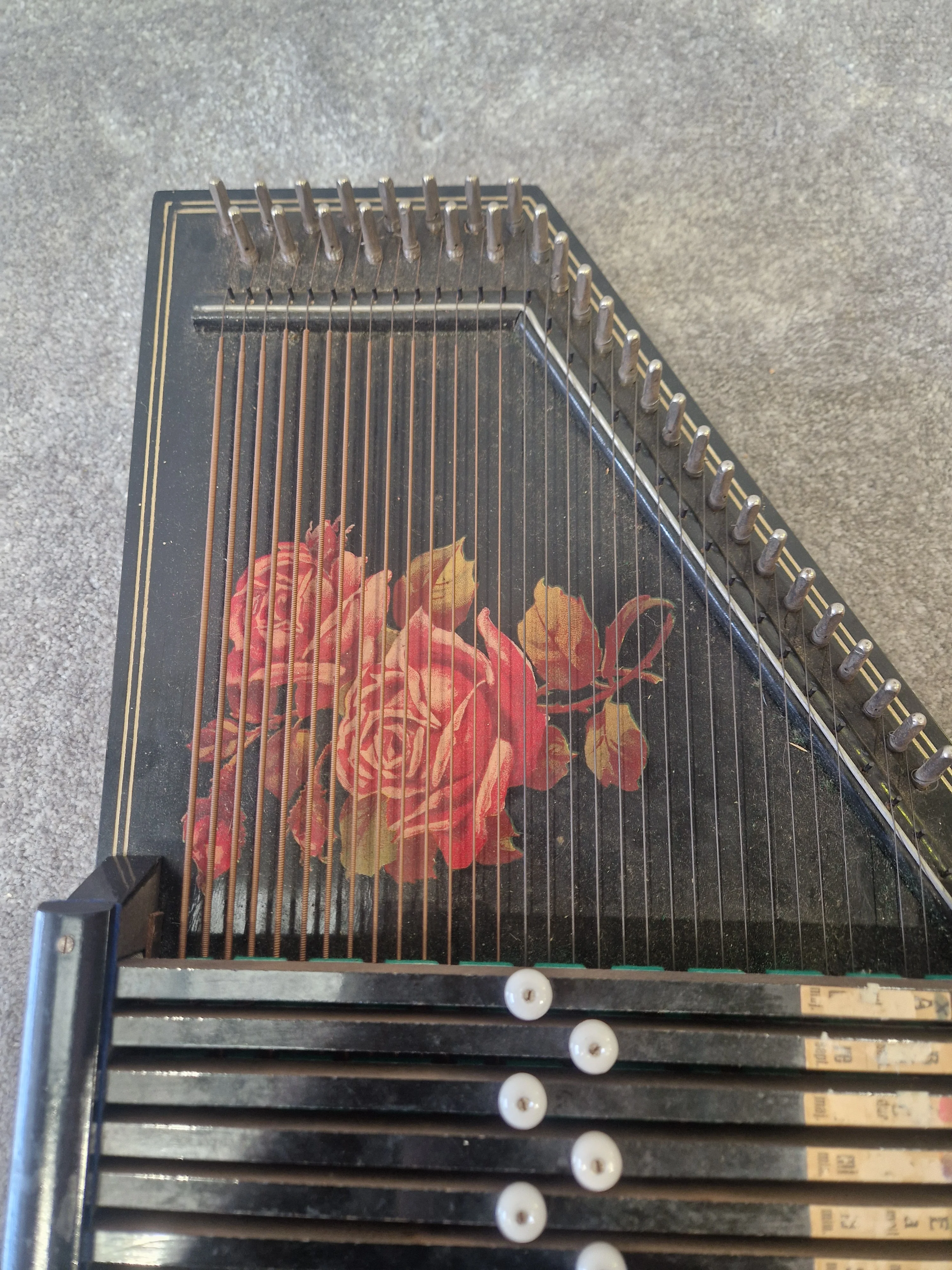Vintage Rosetti 32-String Autoharp – Classic Build, Rich Resonance – Good - Image 3