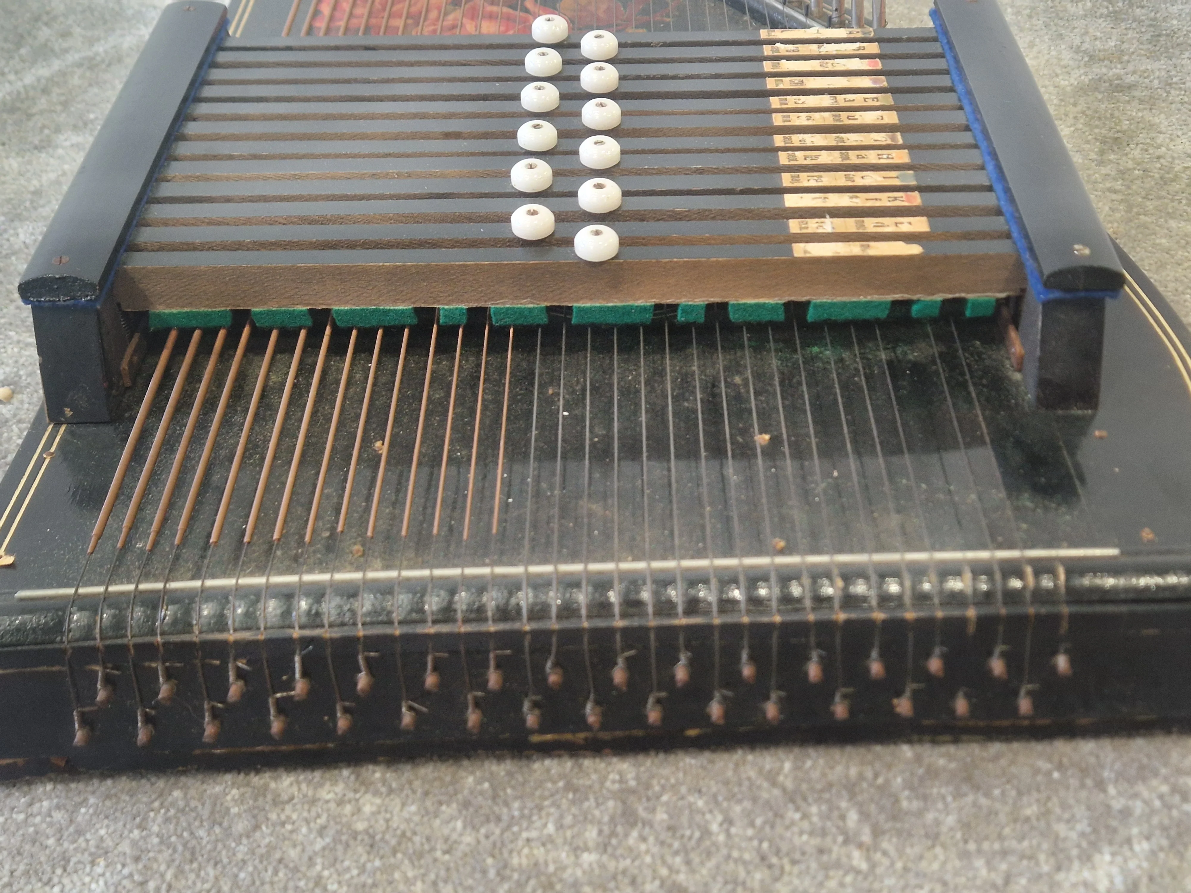 Vintage Rosetti 32-String Autoharp – Classic Build, Rich Resonance – Good - Image 9