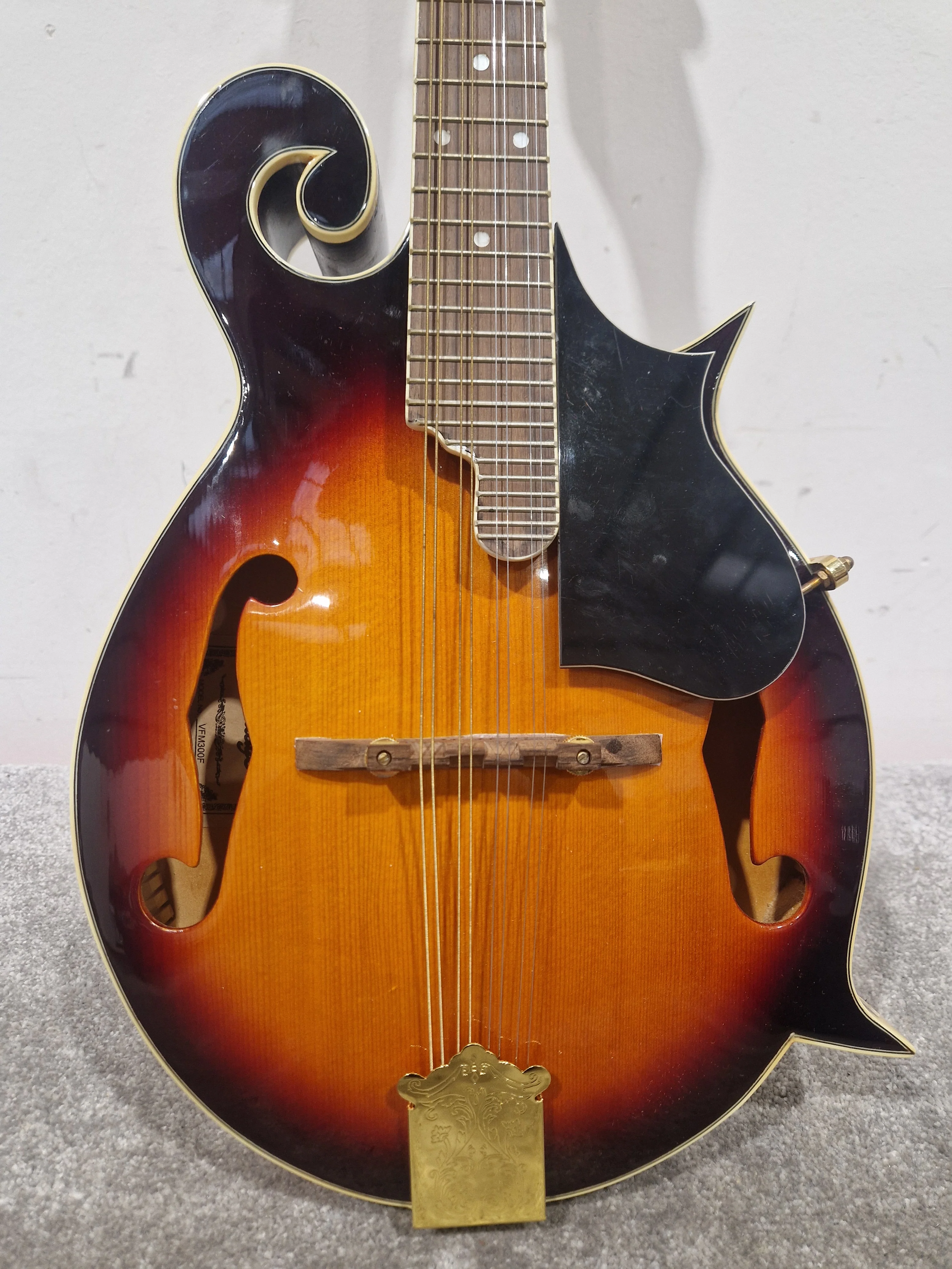 Vintage VFM300F - Mandolin - Sunburst - Excellent w/ Hard Case - Image 11