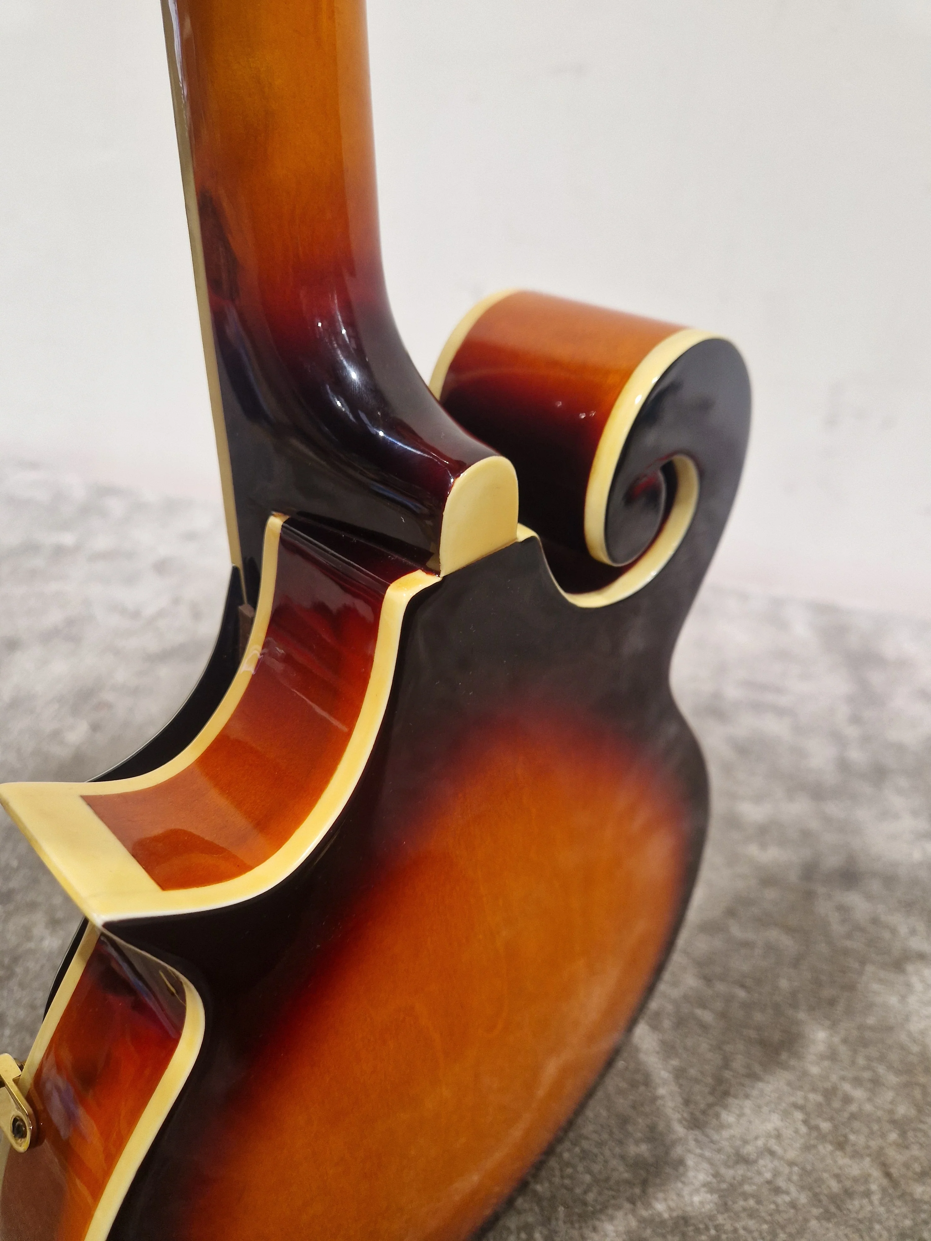 Vintage VFM300F - Mandolin - Sunburst - Excellent w/ Hard Case - Image 12