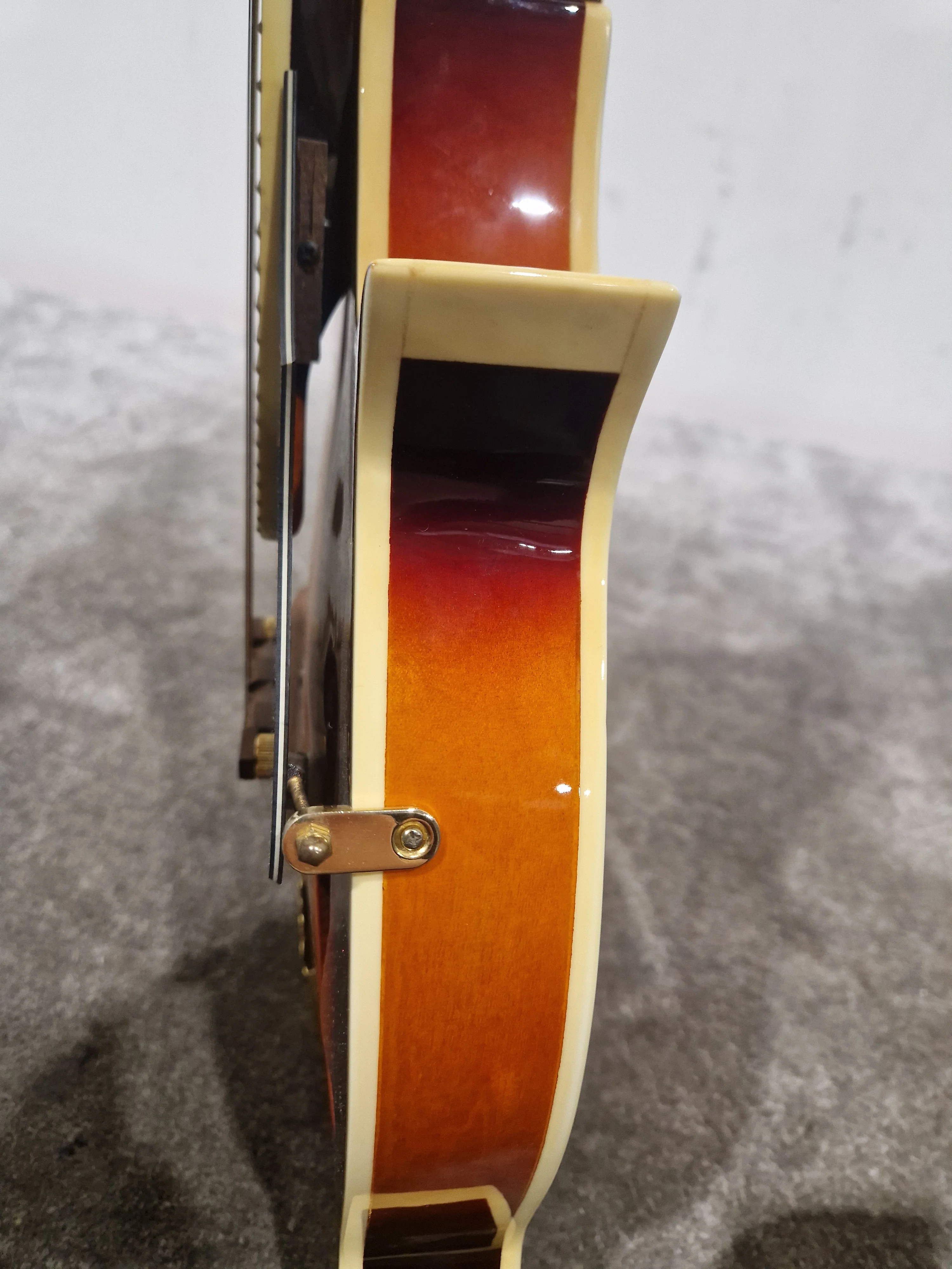 Vintage VFM300F - Mandolin - Sunburst - Excellent w/ Hard Case - Image 14