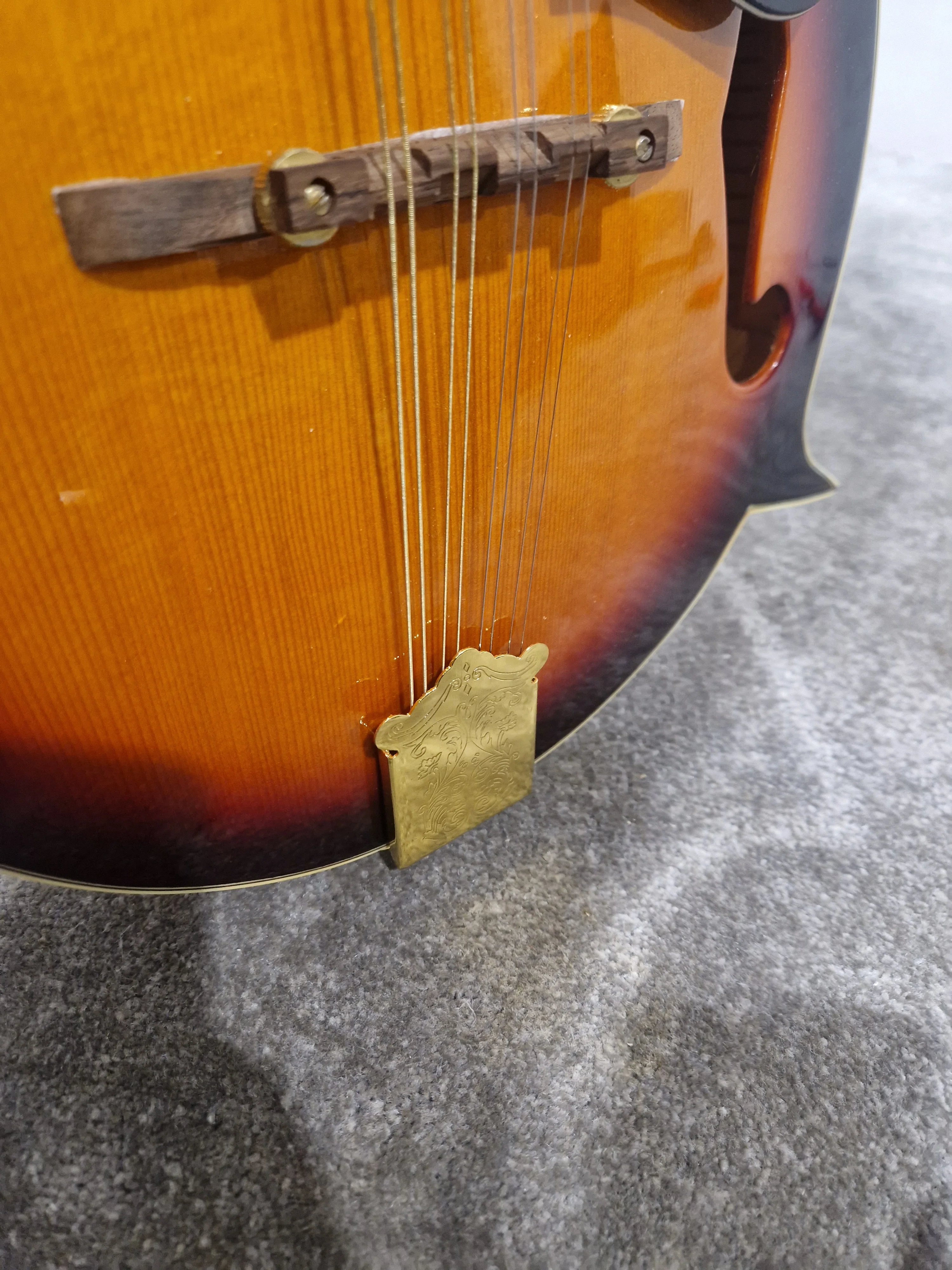 Vintage VFM300F - Mandolin - Sunburst - Excellent w/ Hard Case - Image 15