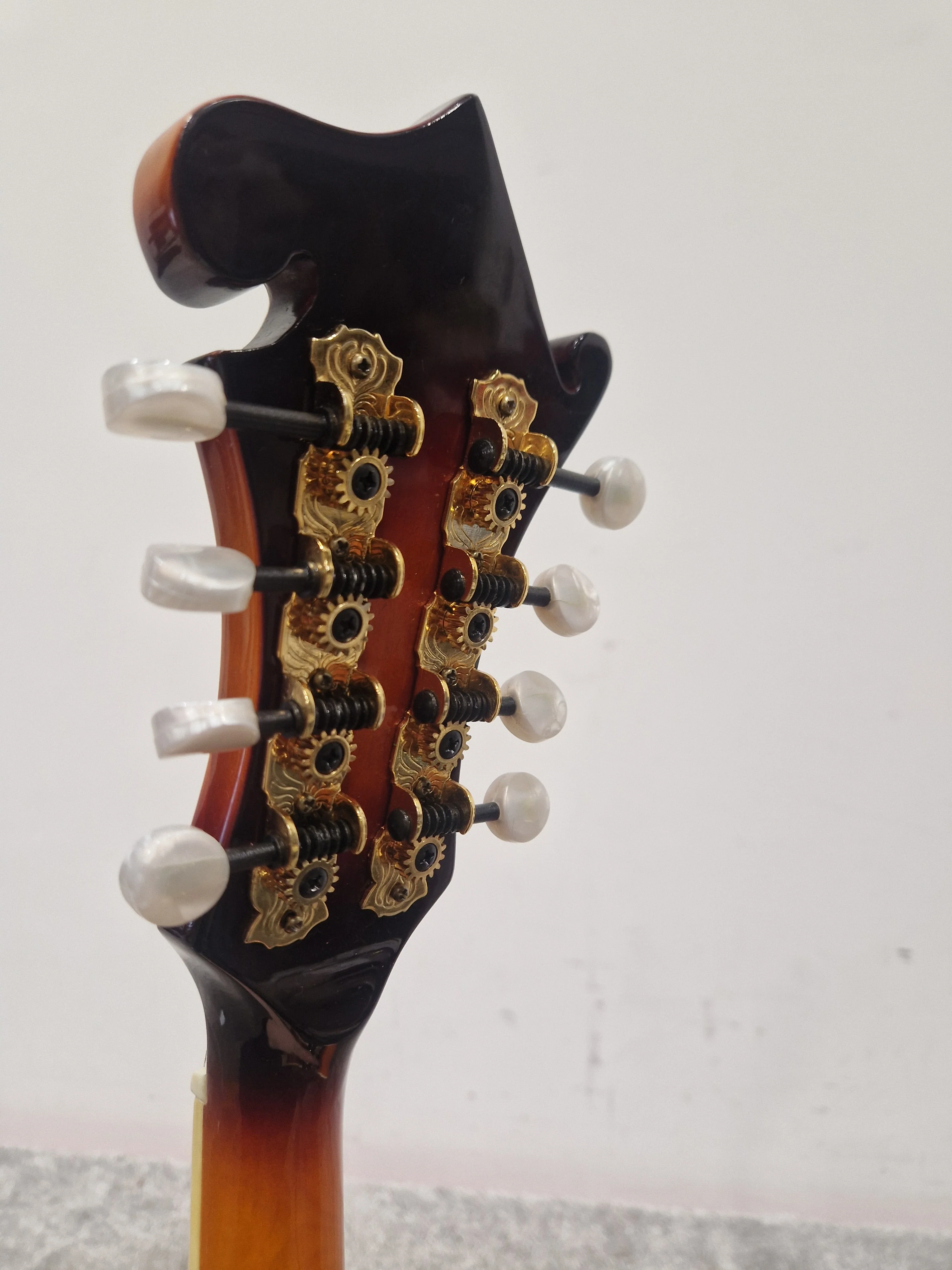 Vintage VFM300F - Mandolin - Sunburst - Excellent w/ Hard Case - Image 2