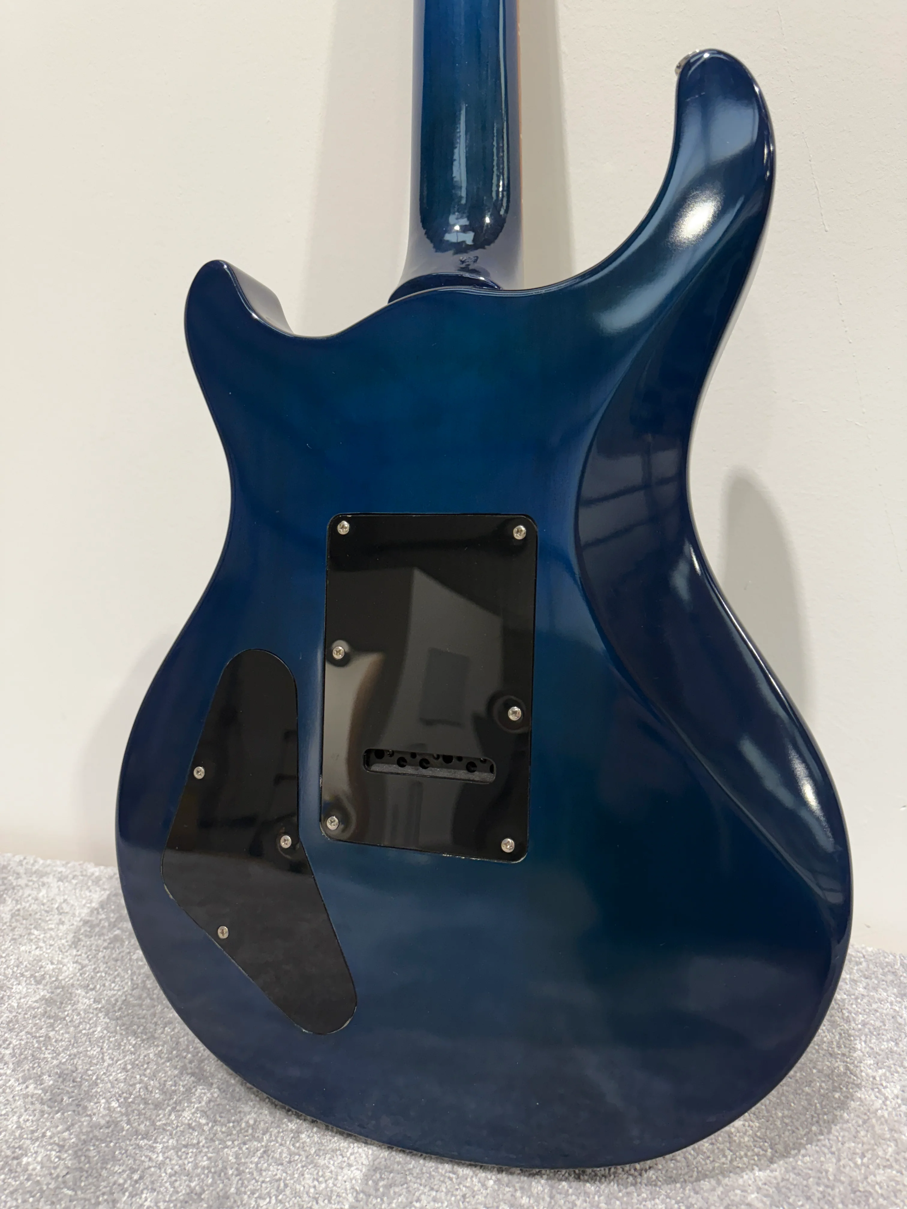 Vintage VRS 100 Trans Blue Electric Guitar - Fusion Carry Case - Tremelo Bar - Image 8