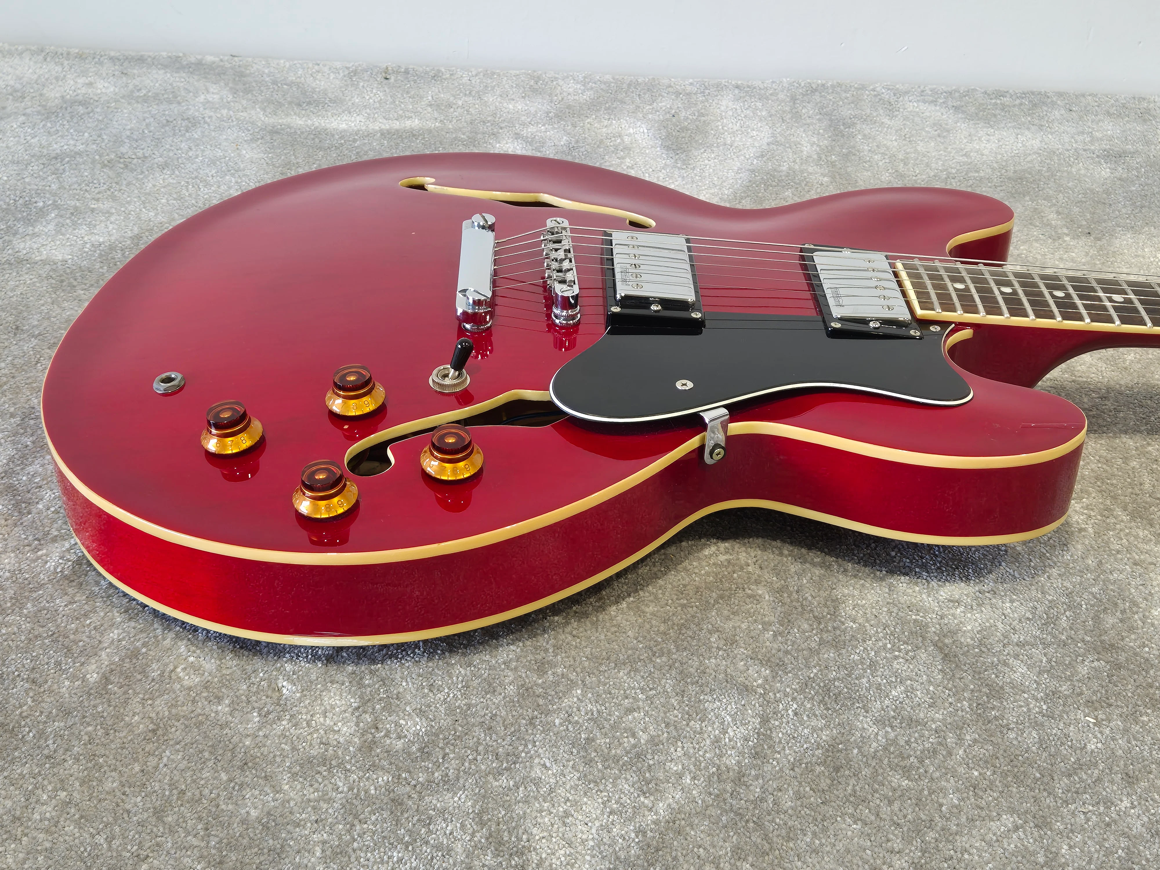 Vintage VSA500 - Semi-Hollow Body Electric Guitar - Red - Image 13