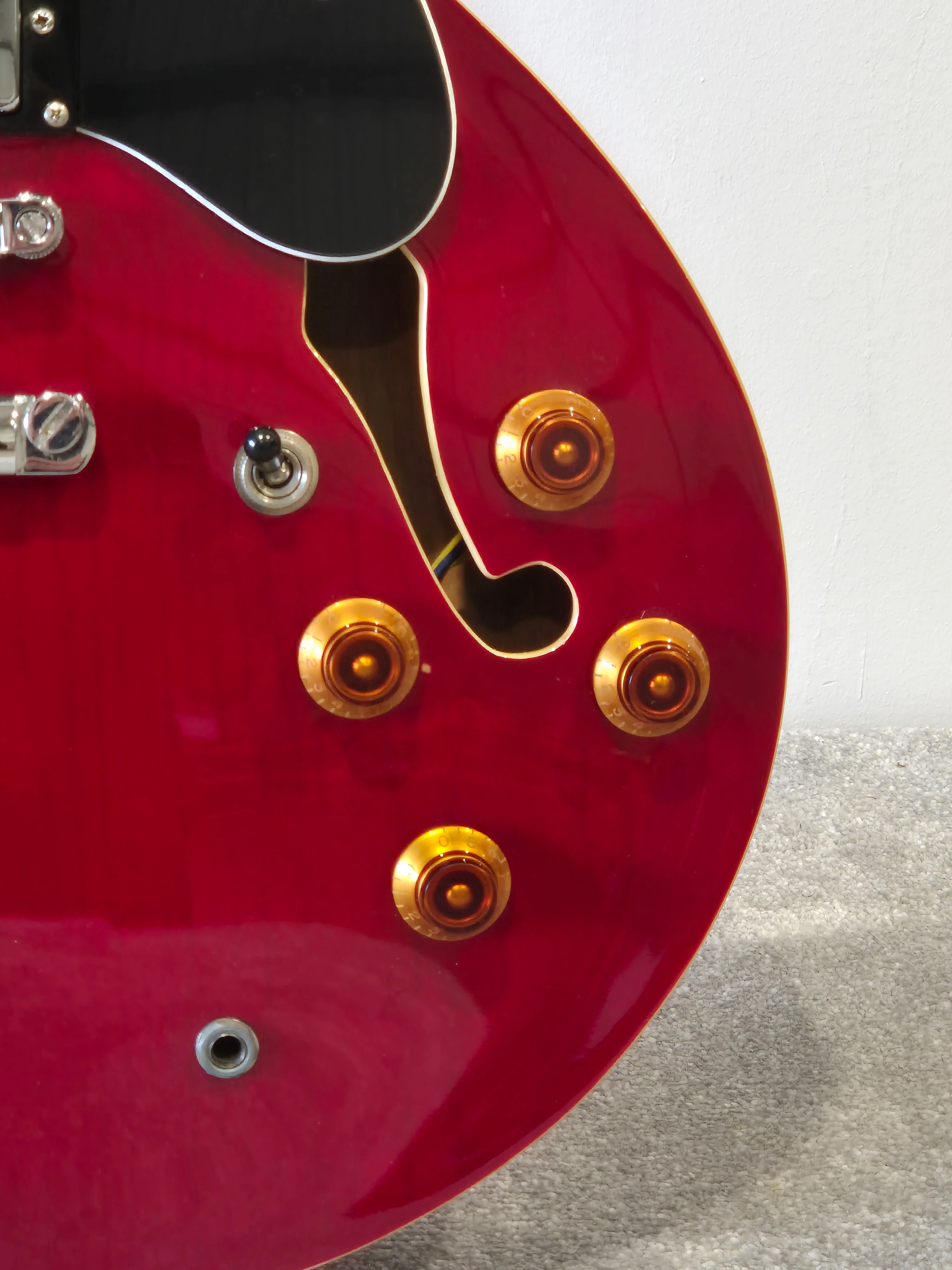 Vintage VSA500 - Semi-Hollow Body Electric Guitar - Red - Image 3