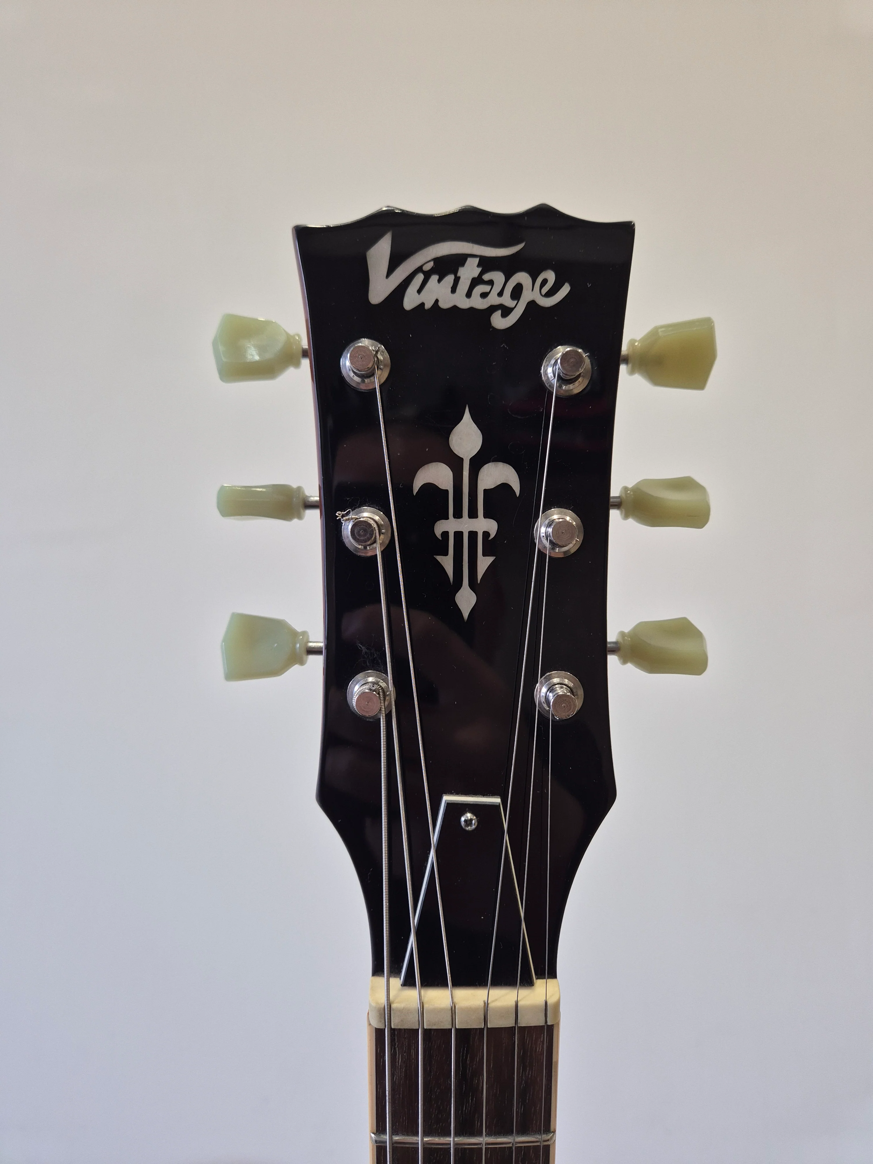 Vintage VSA500 - Semi-Hollow Body Electric Guitar - Red - Image 6