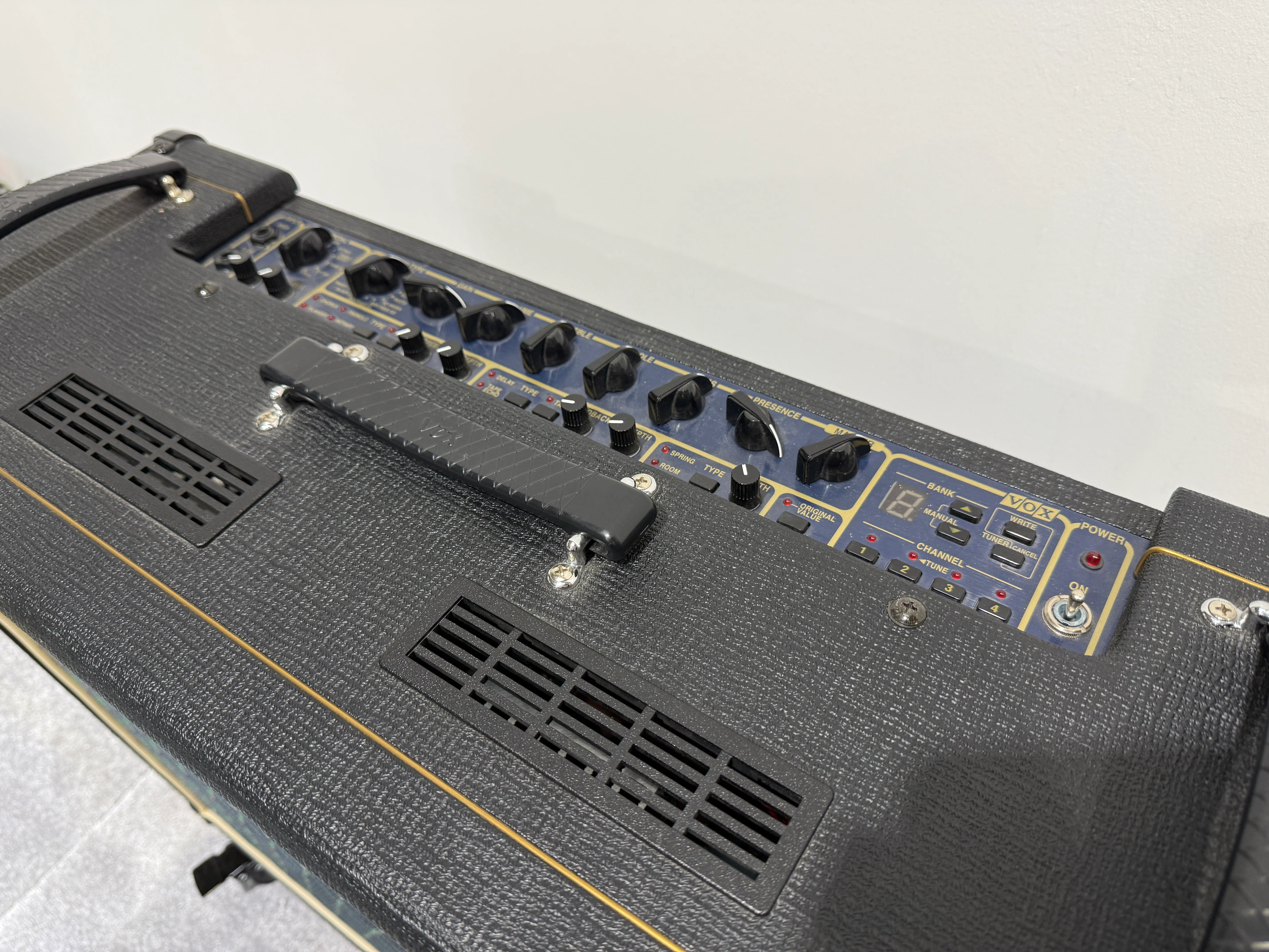 Vox AD120VT Guitar Amplifier with Vox VC4 Foot Controller and Amp Covers - Image 15