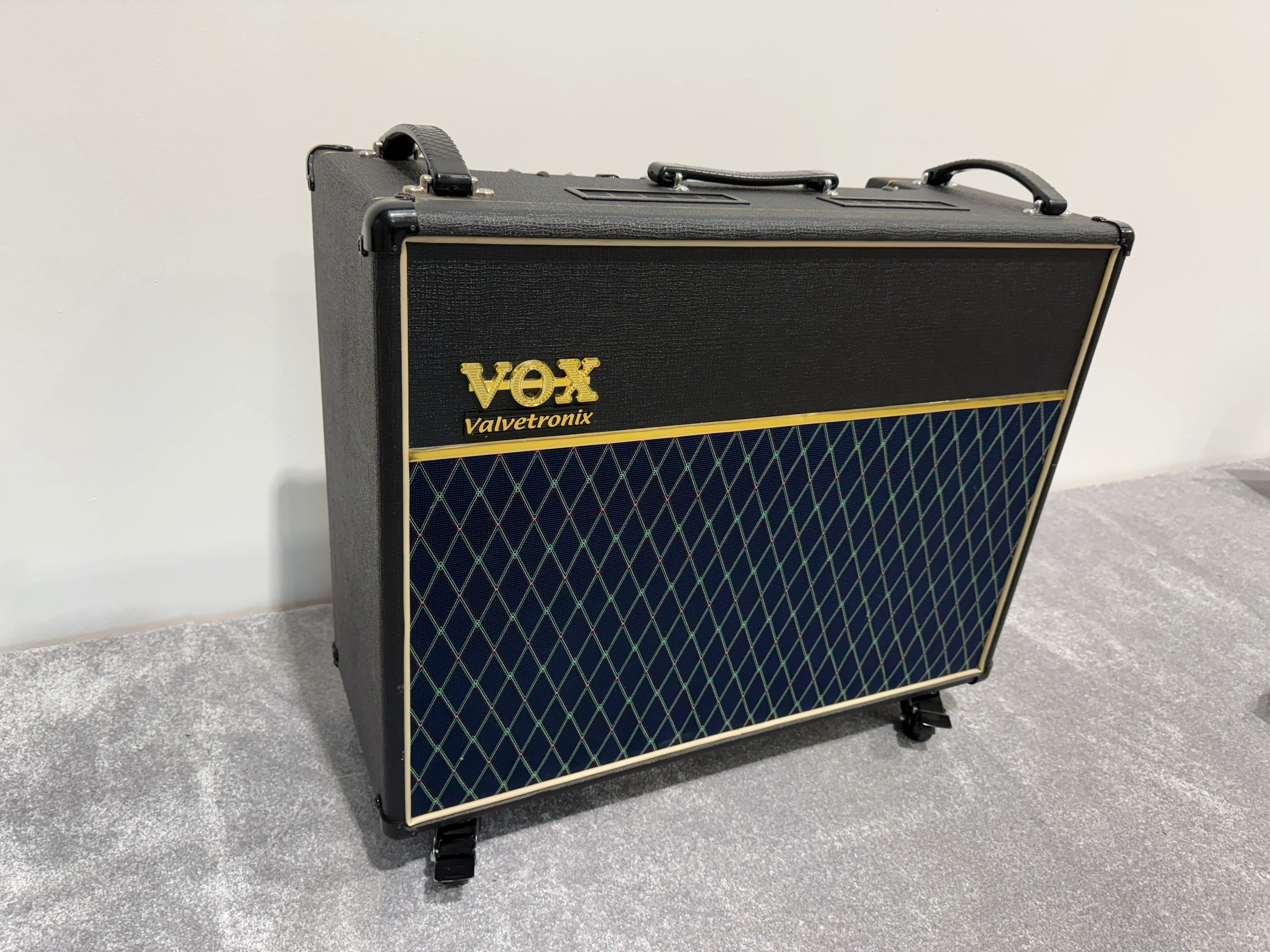 Vox AD120VT Guitar Amplifier with Vox VC4 Foot Controller and Amp Covers - Image 2
