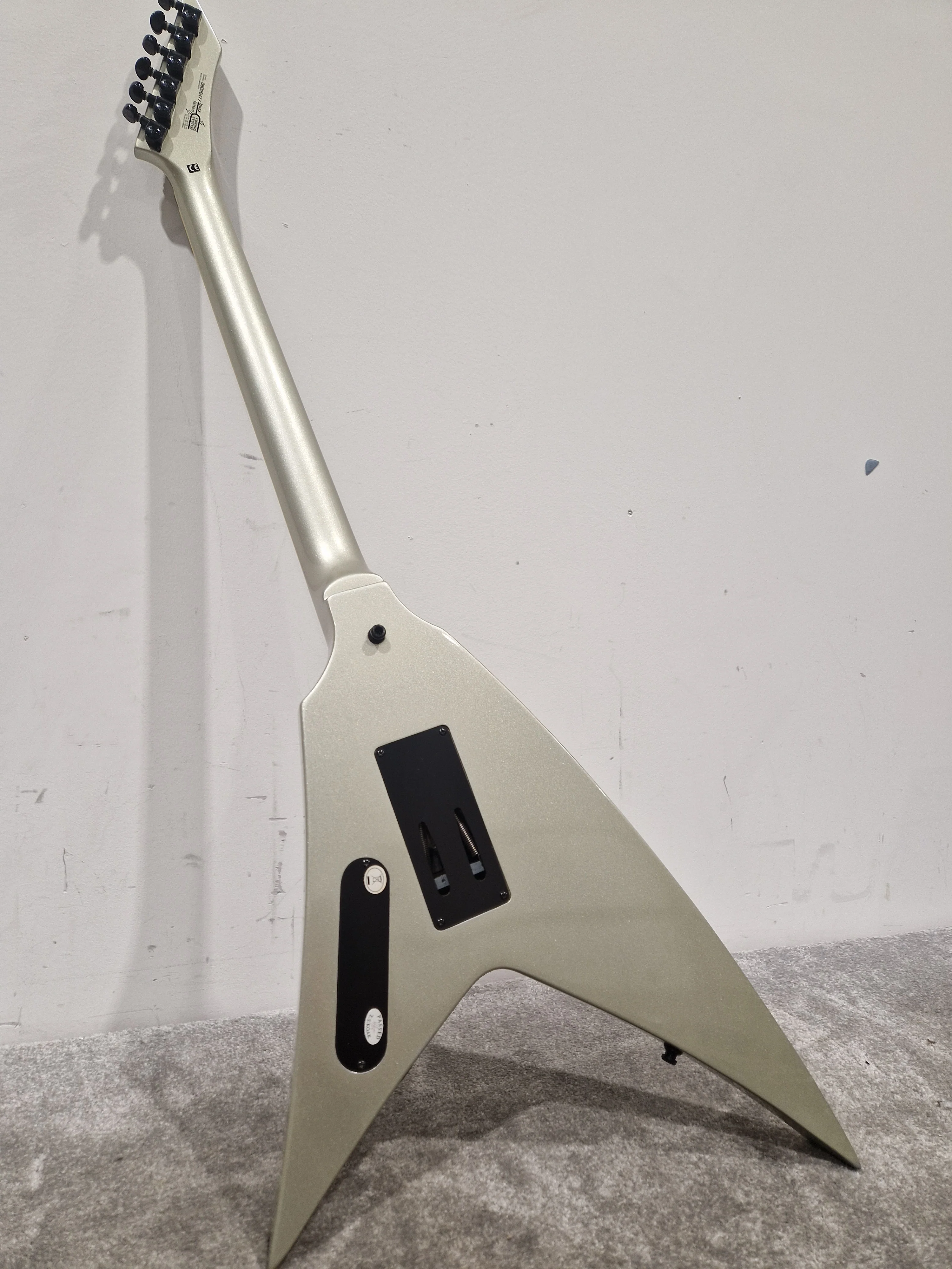 Washburn WV40 Vindicator Electric Guitar - Sleek Design - Excellent w/ Soft Case & Floyd rose Tremolo system - Image 19