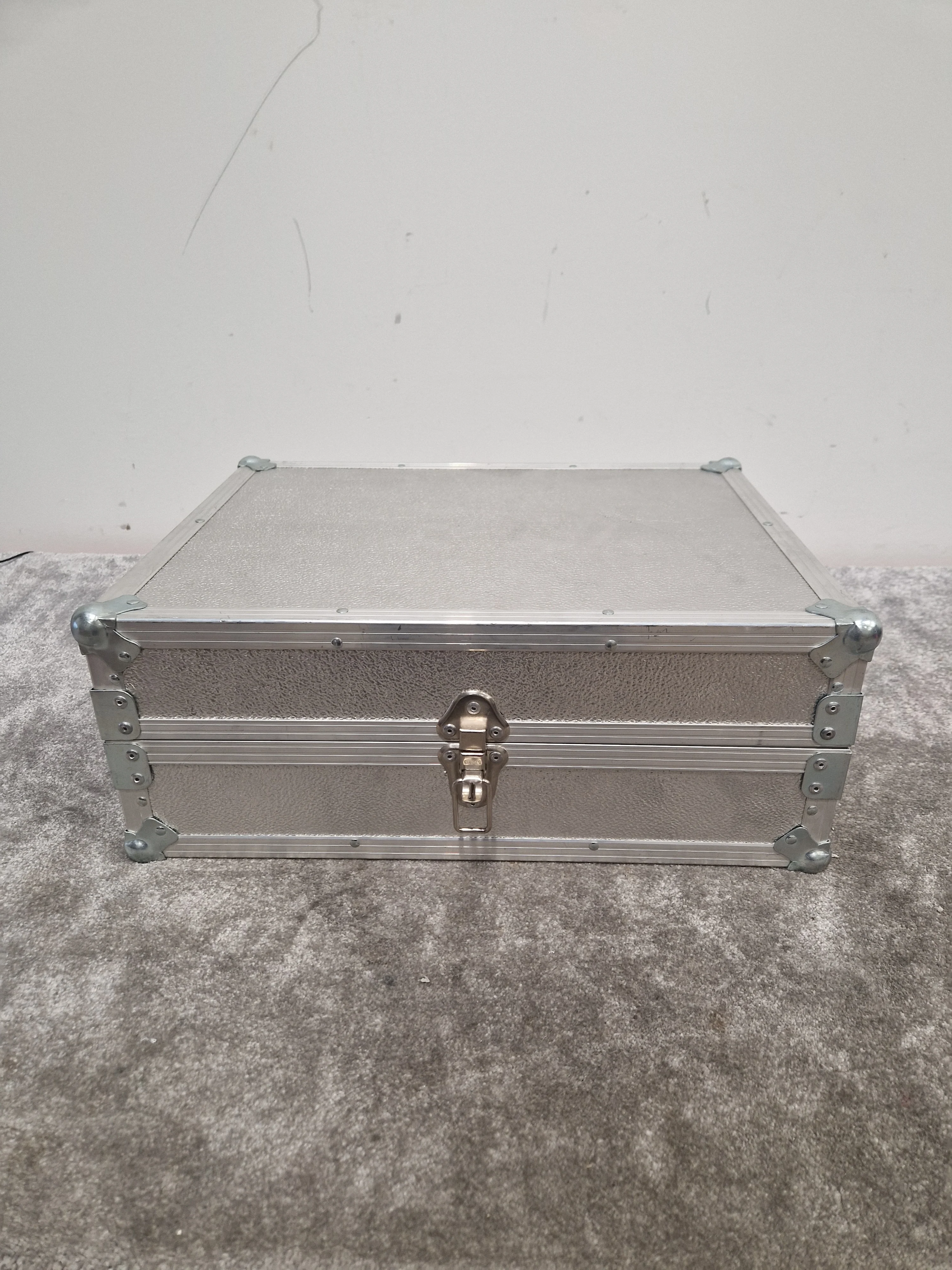 Wilkes Flight  case - 48cm x 38cm x 12cm Durable, Portable - Very Good - Image 2