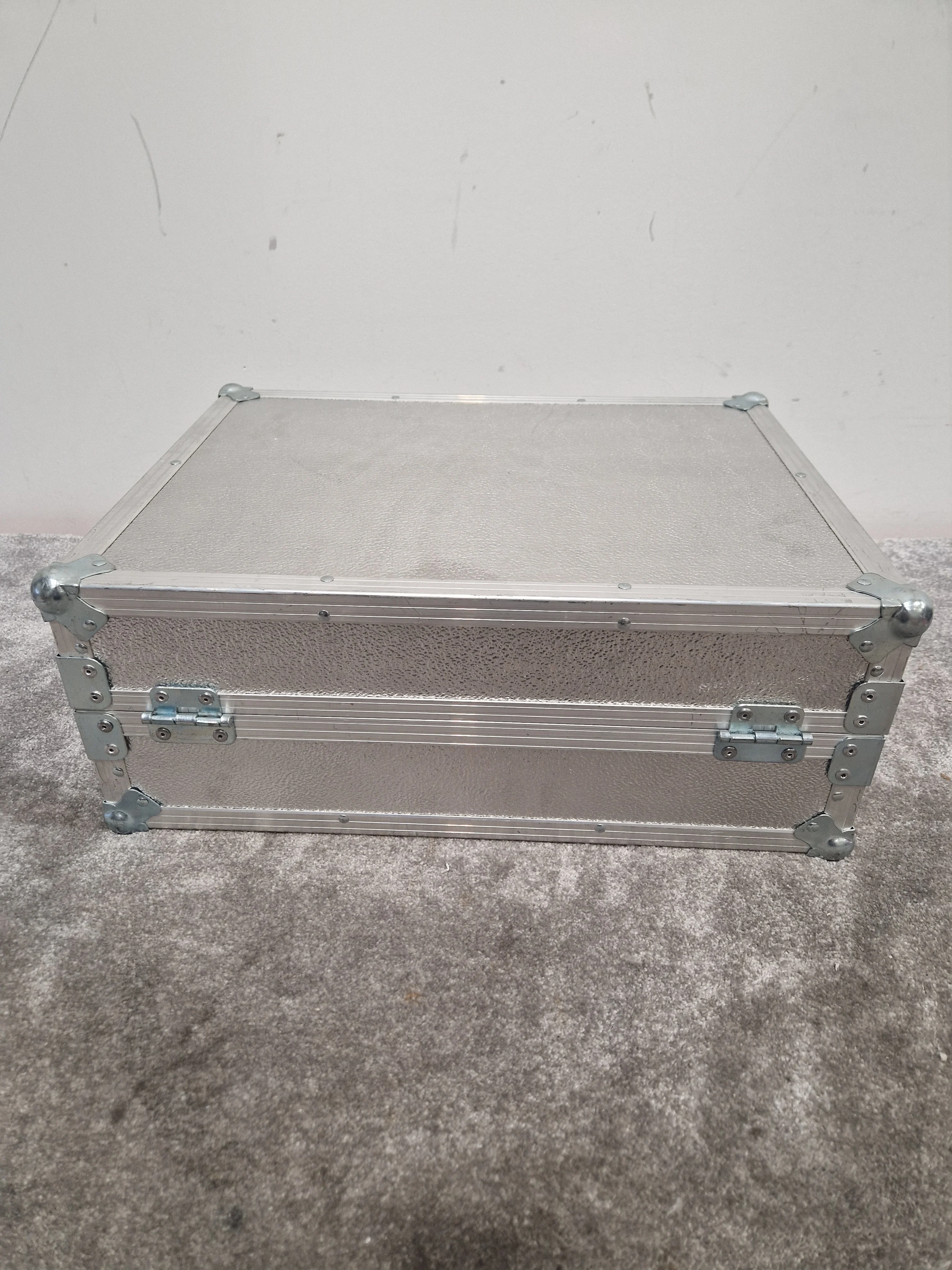 Wilkes Flight  case - 48cm x 38cm x 12cm Durable, Portable - Very Good - Image 3