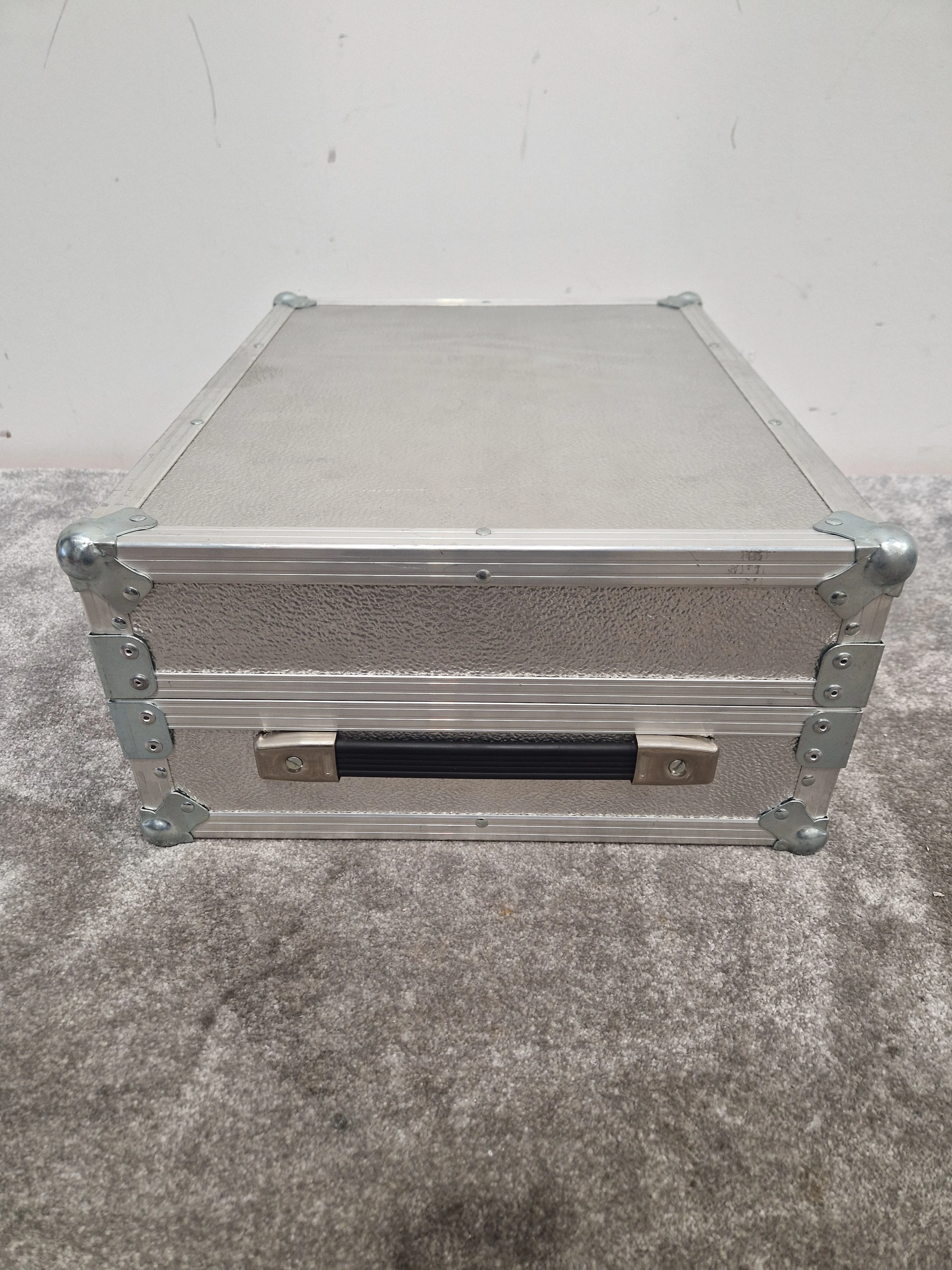 Wilkes Flight  case - 48cm x 38cm x 12cm Durable, Portable - Very Good - Image 5