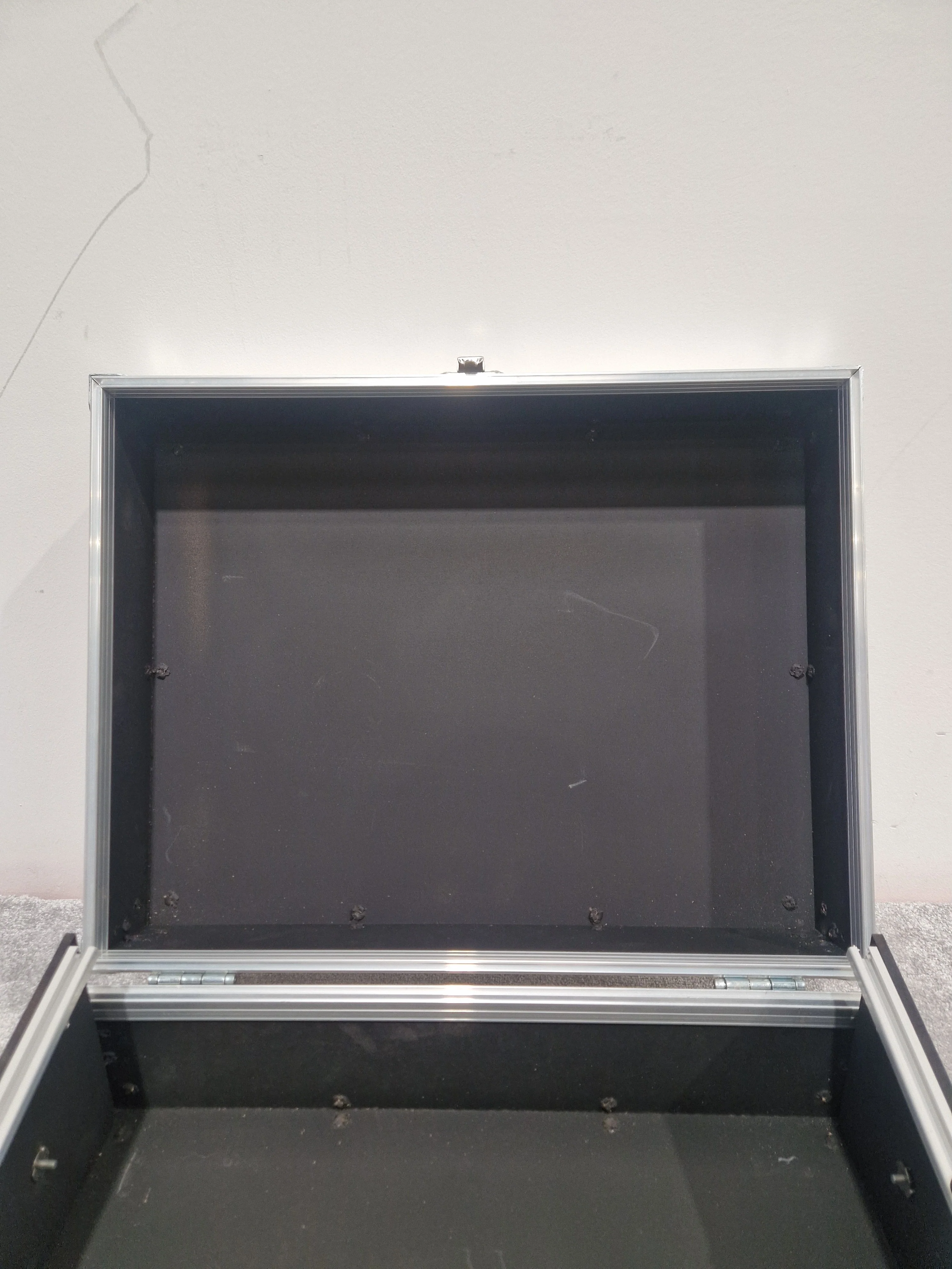 Wilkes Flight  case - 48cm x 38cm x 12cm Durable, Portable - Very Good - Image 7