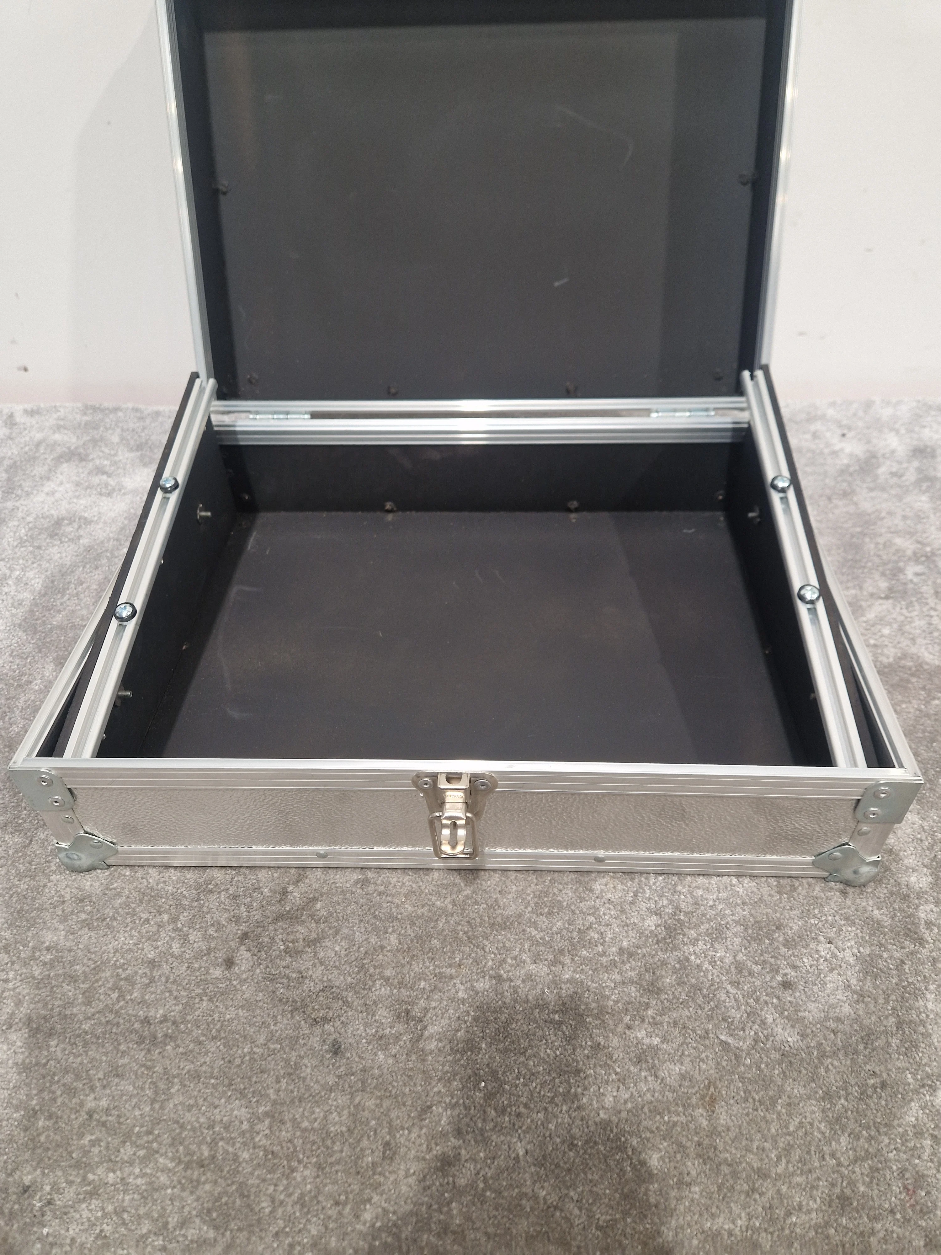 Wilkes Flight  case - 48cm x 38cm x 12cm Durable, Portable - Very Good - Image 8