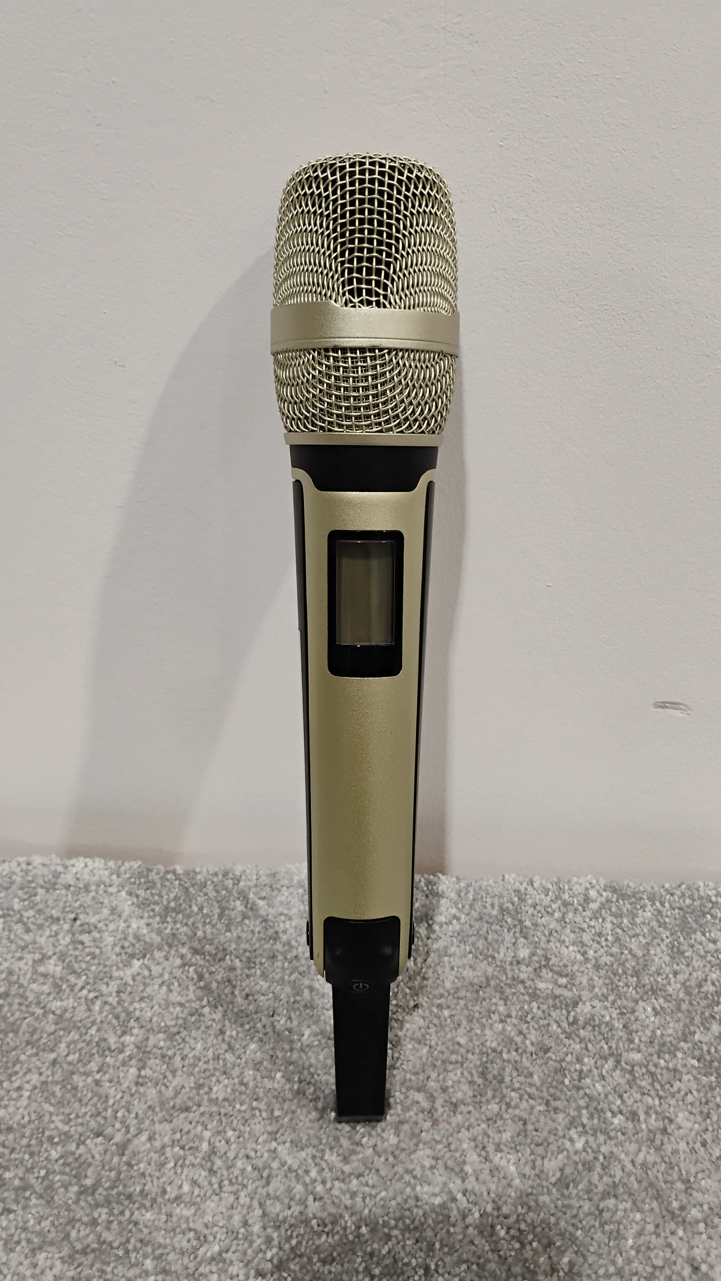 Wireless Battery Powered Microphone - Image 2
