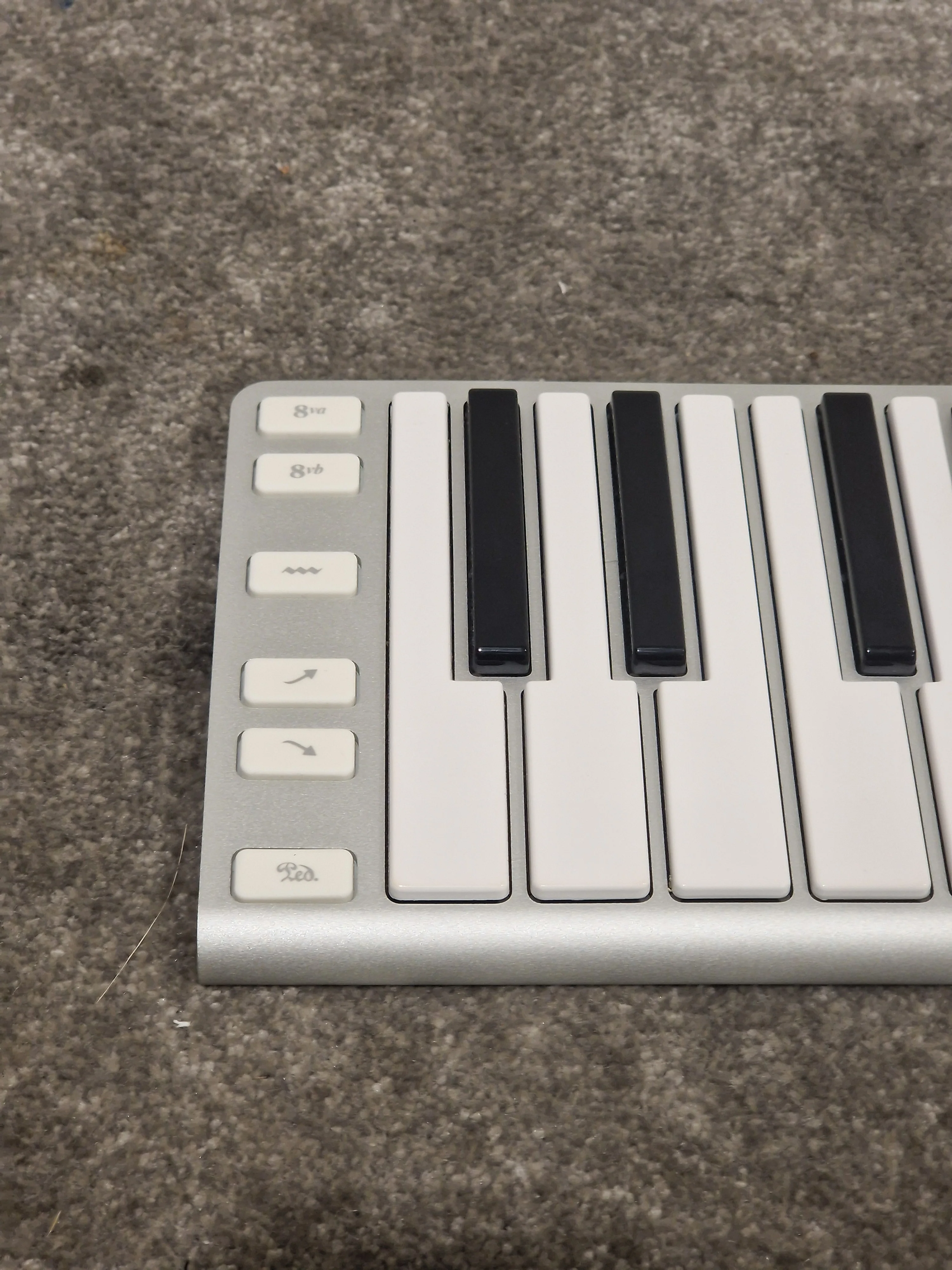 XKey KX01U00 - Portable 25 Key MIDI Keyboard - Excellent w/ Power Supply & Soft Case - Image 11