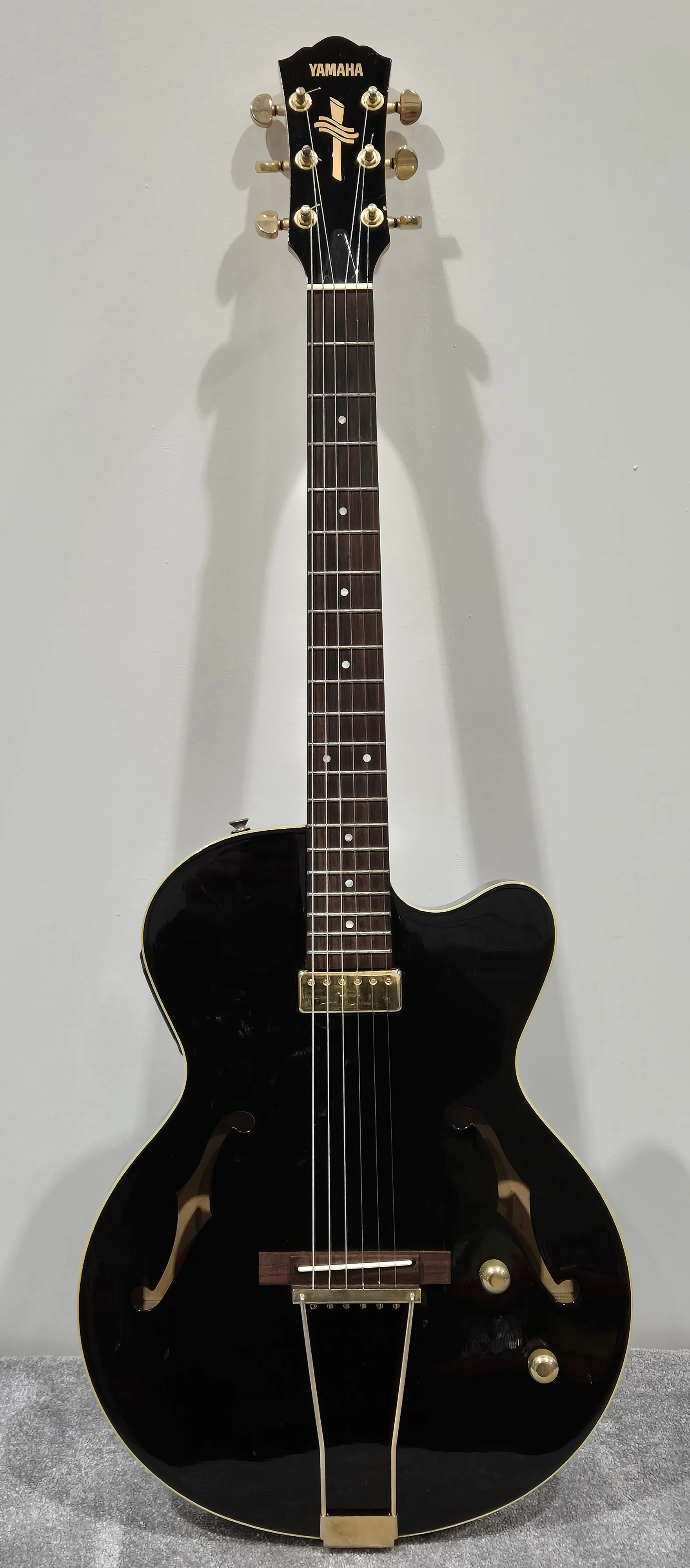 Yamaha AEX 500 - Semi Acoustic Hybrid Guitar Includes Yamaha Hard Case - Image 14