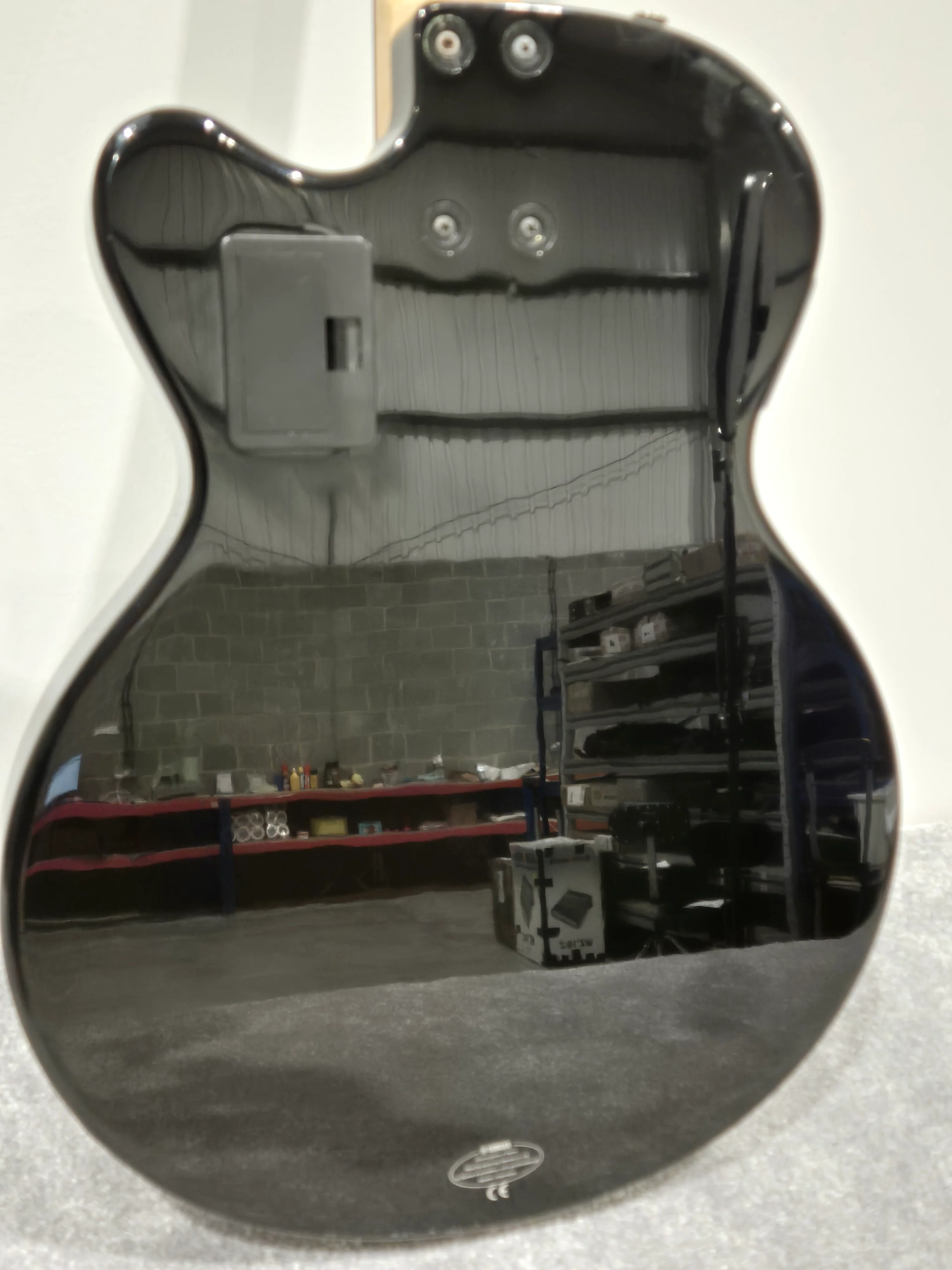 Yamaha AEX 500 - Semi Acoustic Hybrid Guitar Includes Yamaha Hard Case - Image 5