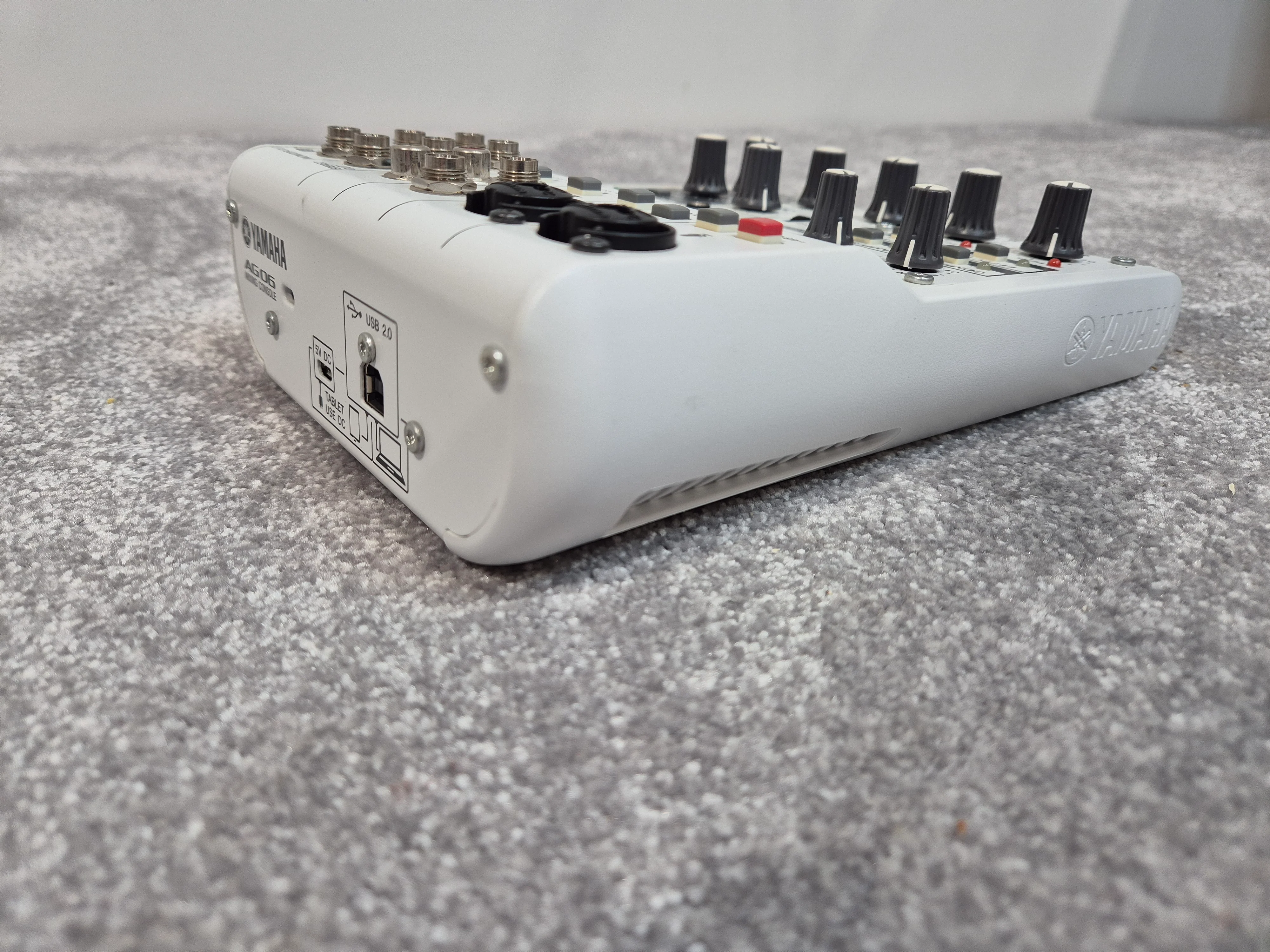 Yamaha AG06 Interface - Versatile and High-Quality Interface - Image 4