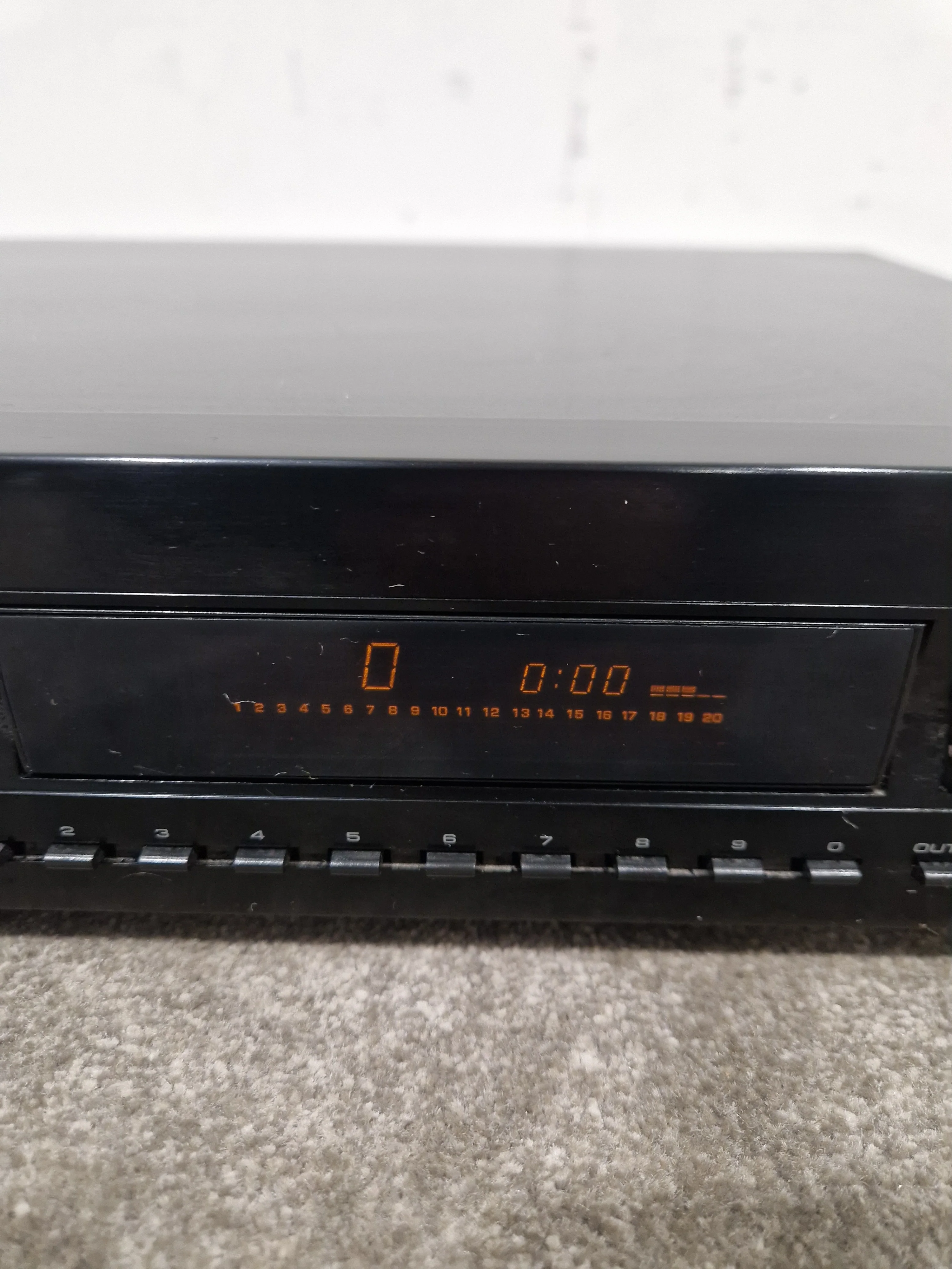 Yamaha CDX-493 - CD Player - Black - Good - Image 2