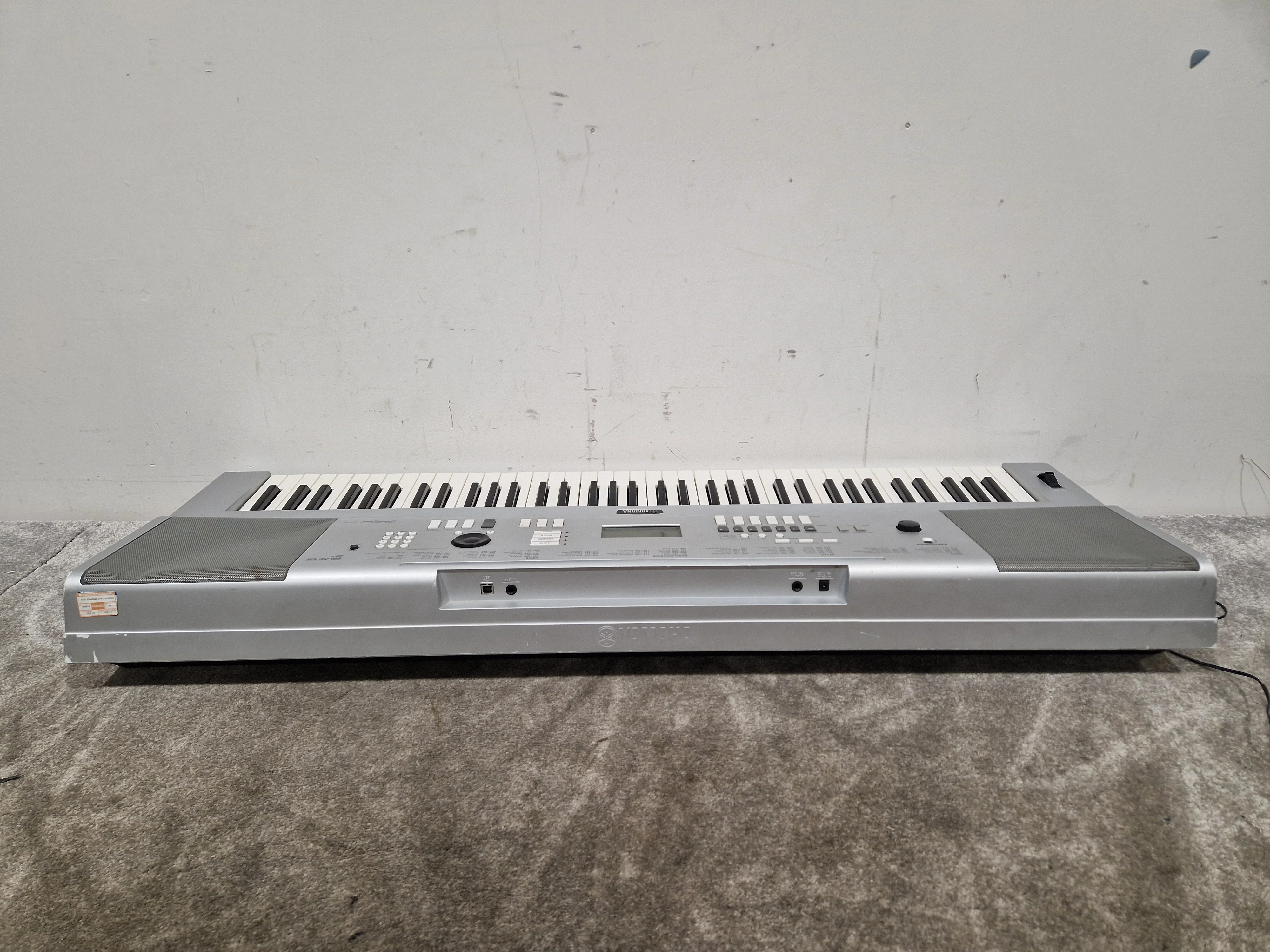 Yamaha DGX-220 Silver Keyboard - 76-Key Portable - Good w/ Power Supply - Image 13