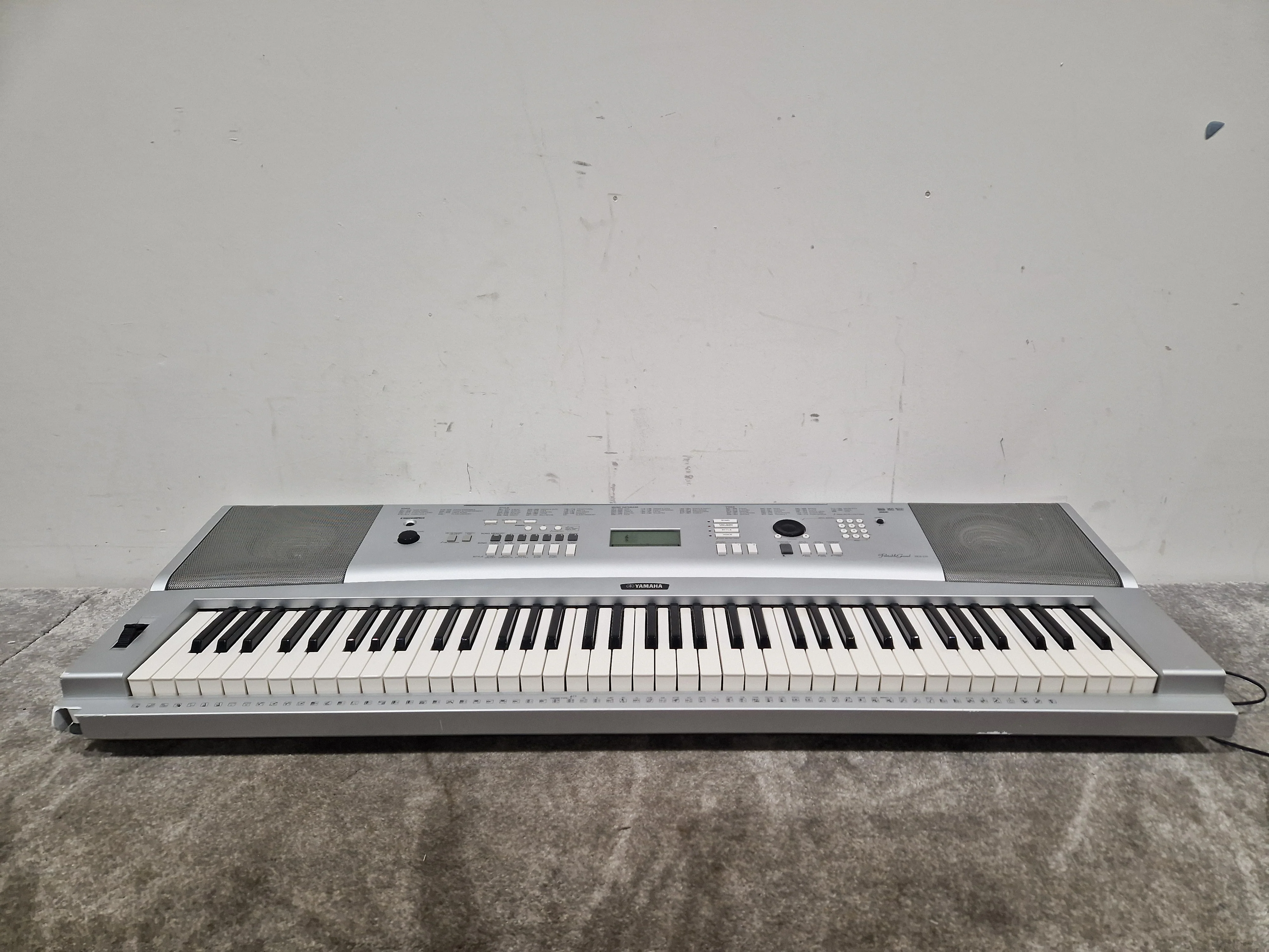 Yamaha DGX-220 Silver Keyboard - 76-Key Portable - Good w/ Power Supply - Image 14
