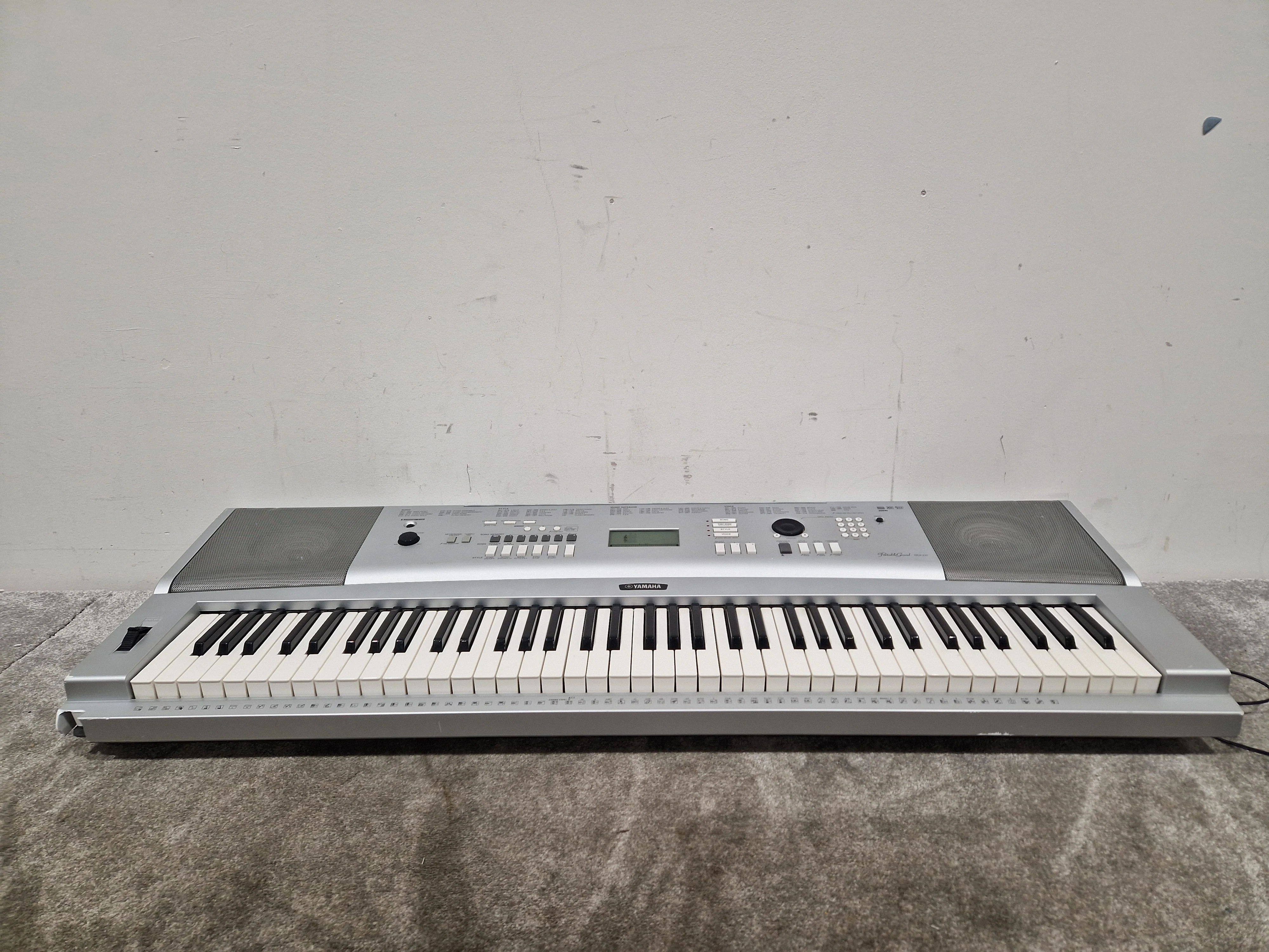 Yamaha DGX-220 Silver Keyboard - 76-Key Portable - Good w/ Power Supply - Image 15