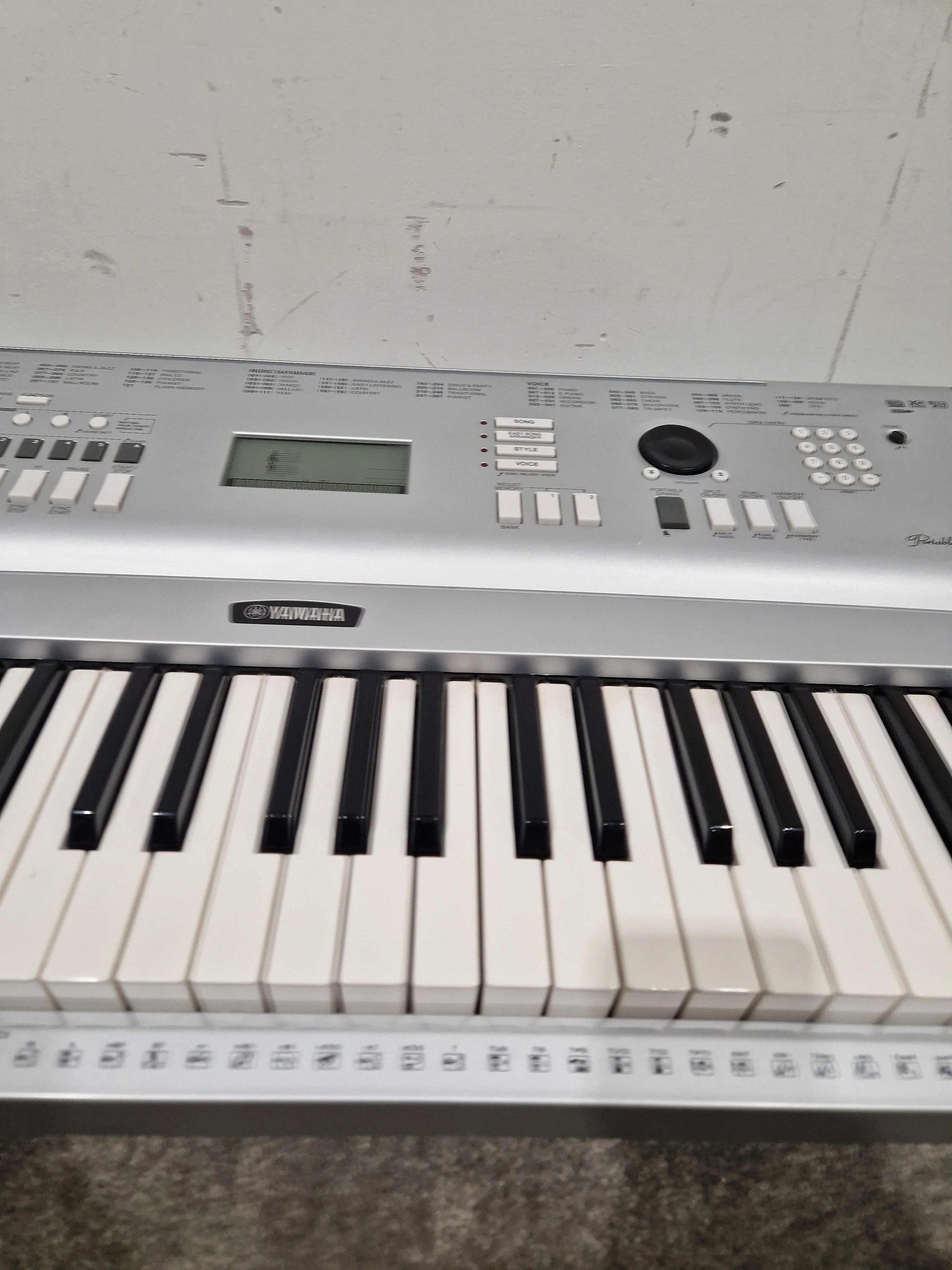 Yamaha DGX-220 Silver Keyboard - 76-Key Portable - Good w/ Power Supply - Image 3