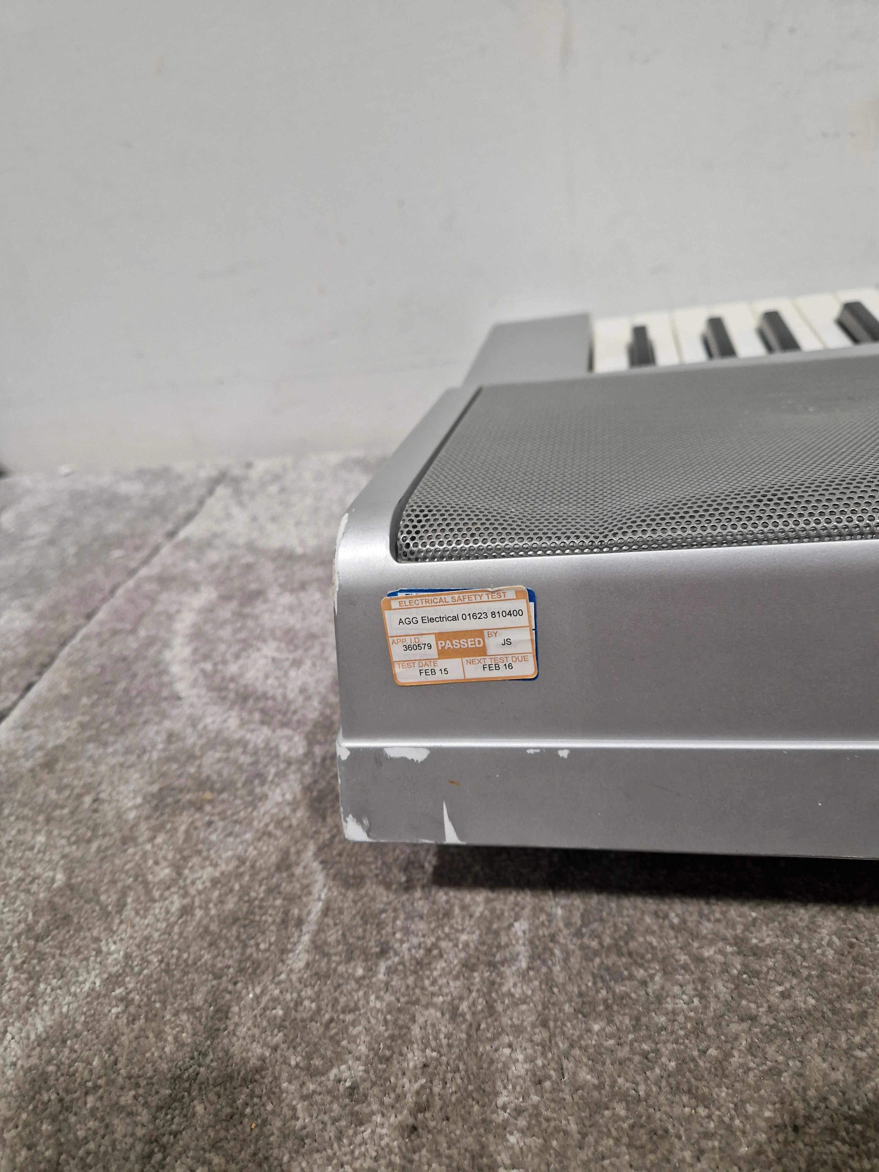 Yamaha DGX-220 Silver Keyboard - 76-Key Portable - Good w/ Power Supply - Image 5