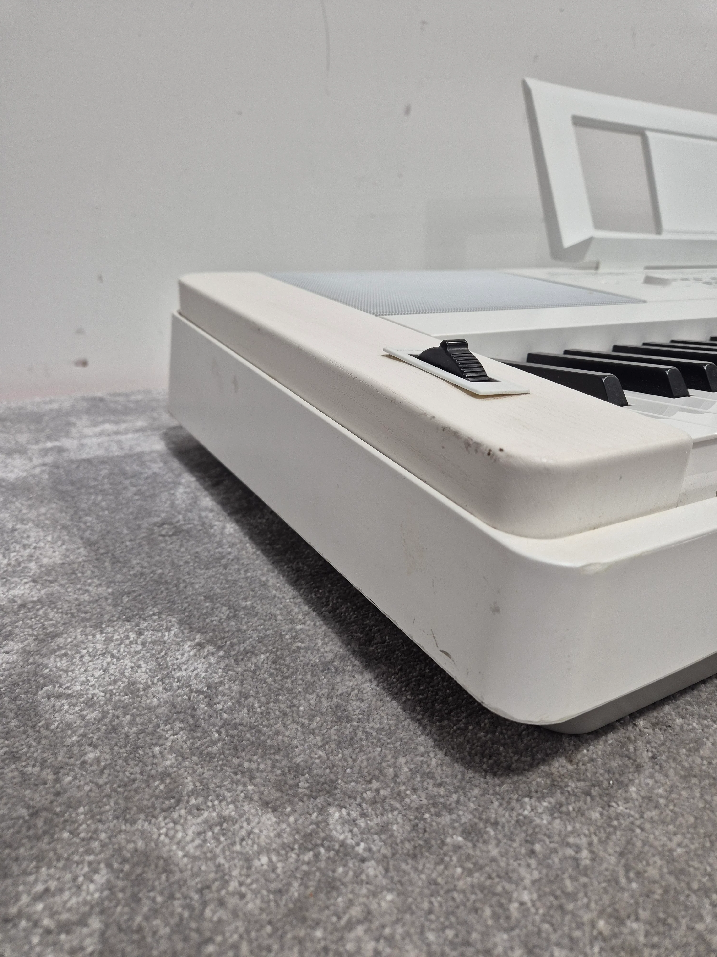 Yamaha DGX660 Keyboard - 88 Weighted Keys - Fair w/ Power Supply - Image 10