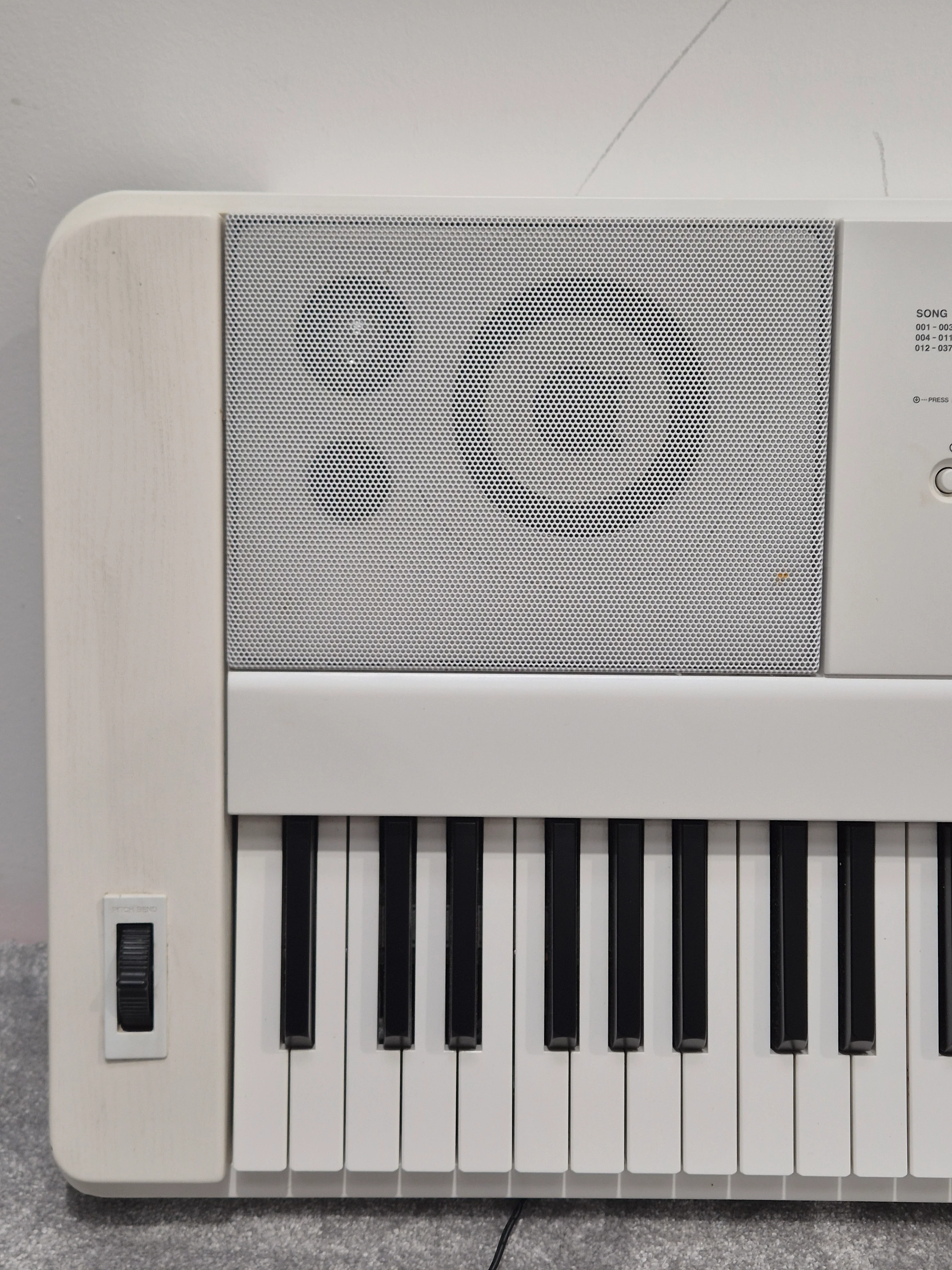 Yamaha DGX660 Keyboard - 88 Weighted Keys - Fair w/ Power Supply - Image 6