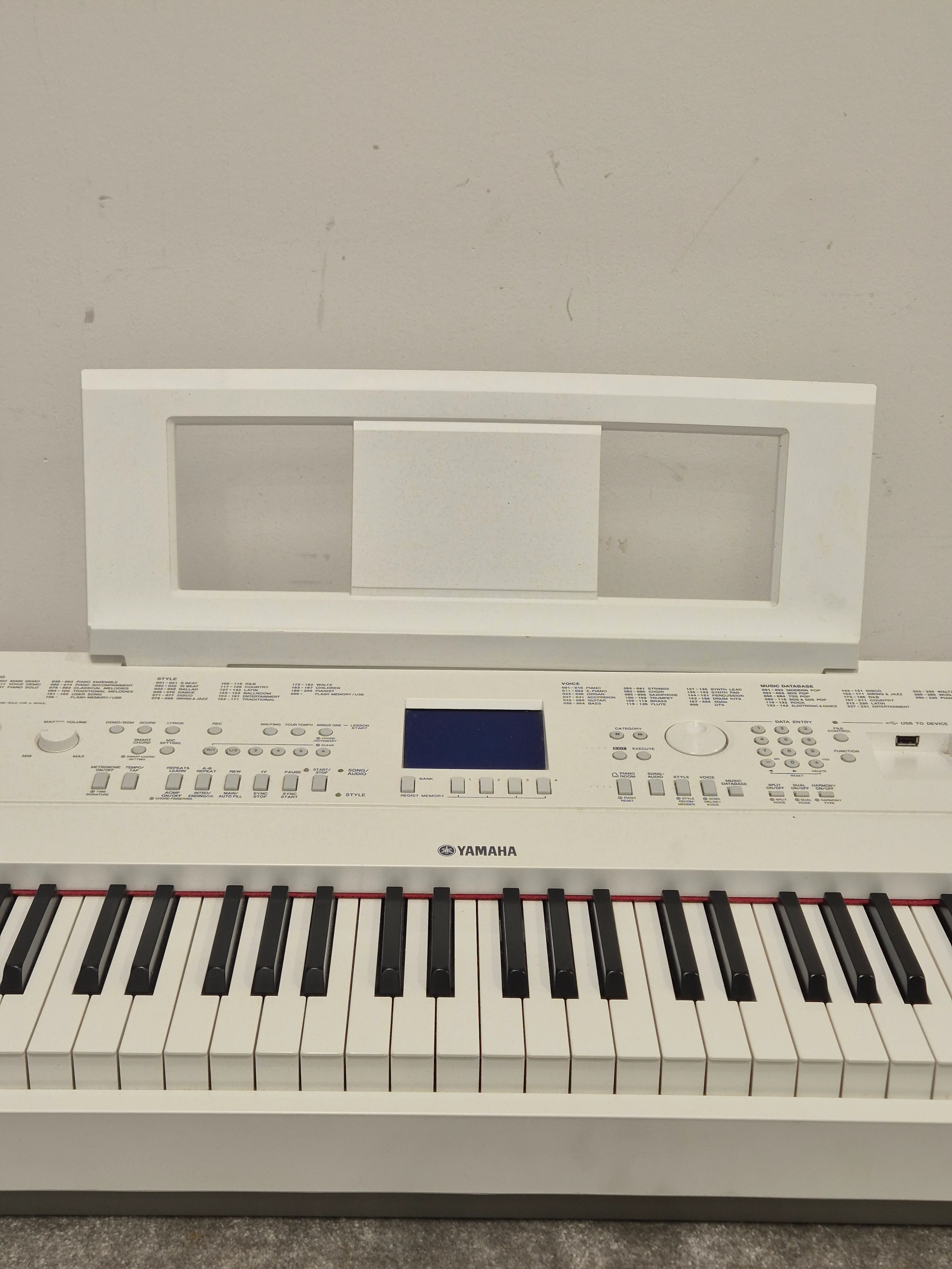 Yamaha DGX660 Keyboard - 88 Weighted Keys - Fair w/ Power Supply - Image 7