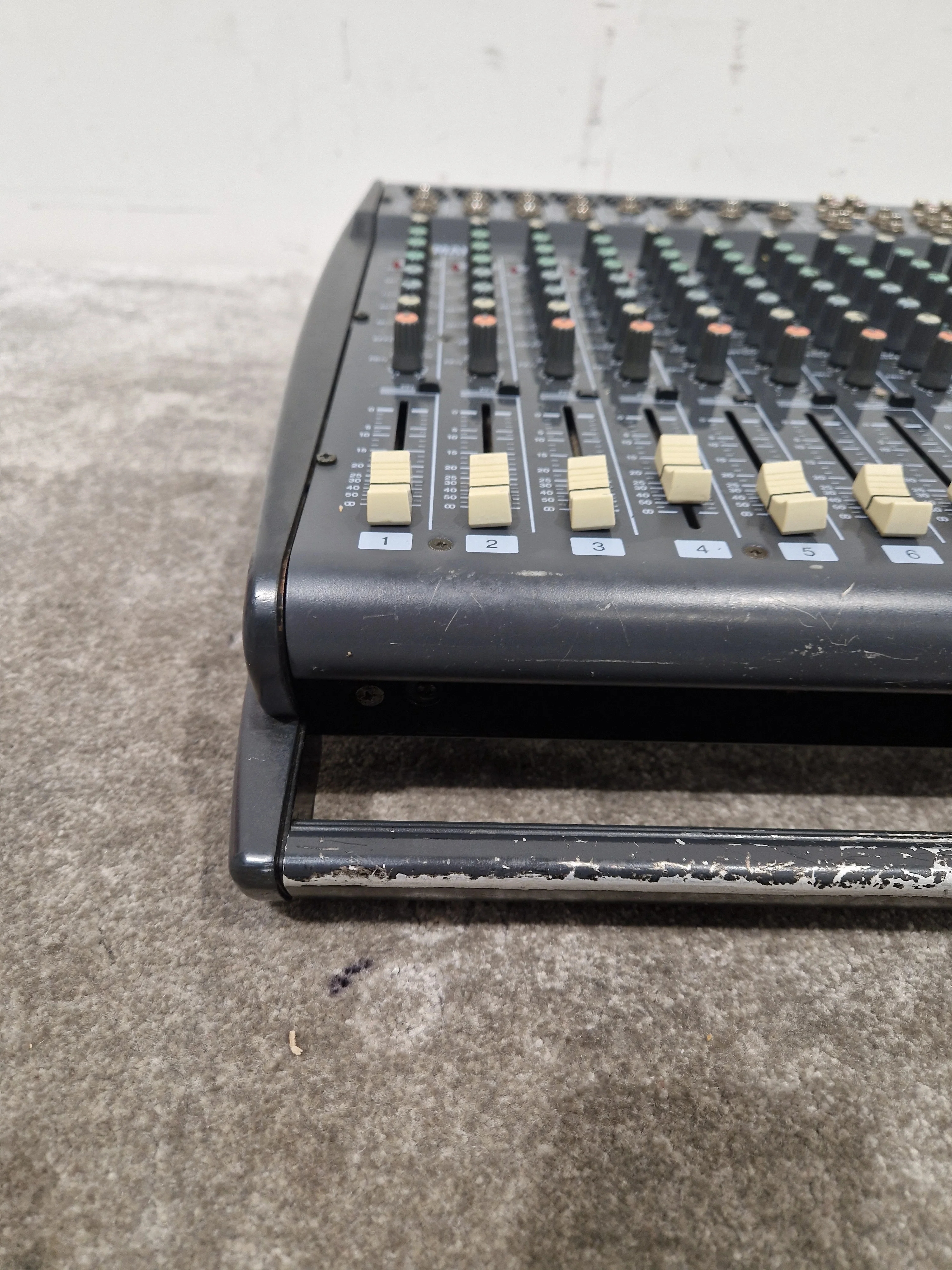 Yamaha EMX 2000 - 200W Powered Mixer - Spares or Repair - Image 5
