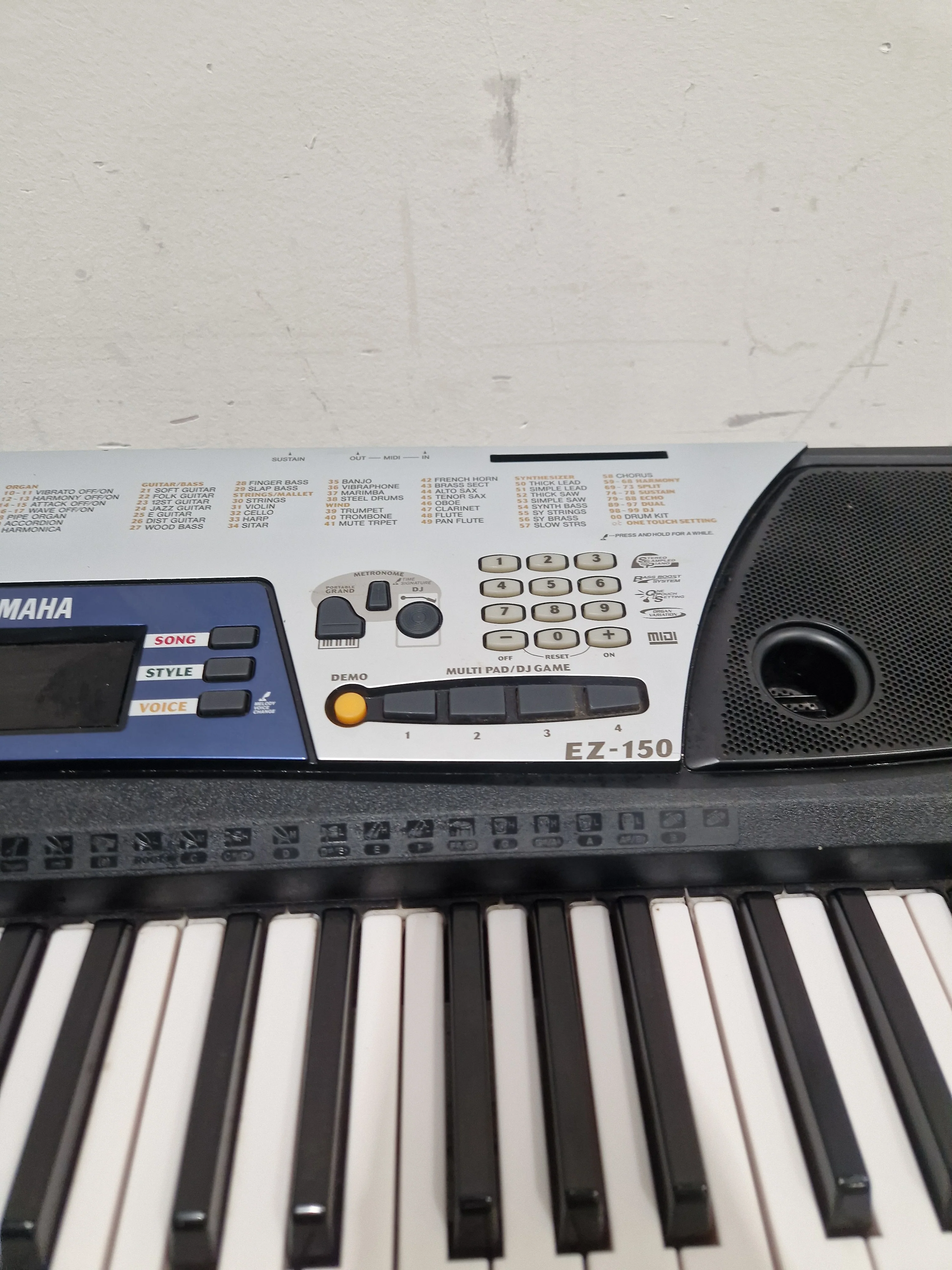 Yamaha EZ-150 - Electronic Keyboard - Excellent w/ Power Supply - Image 2