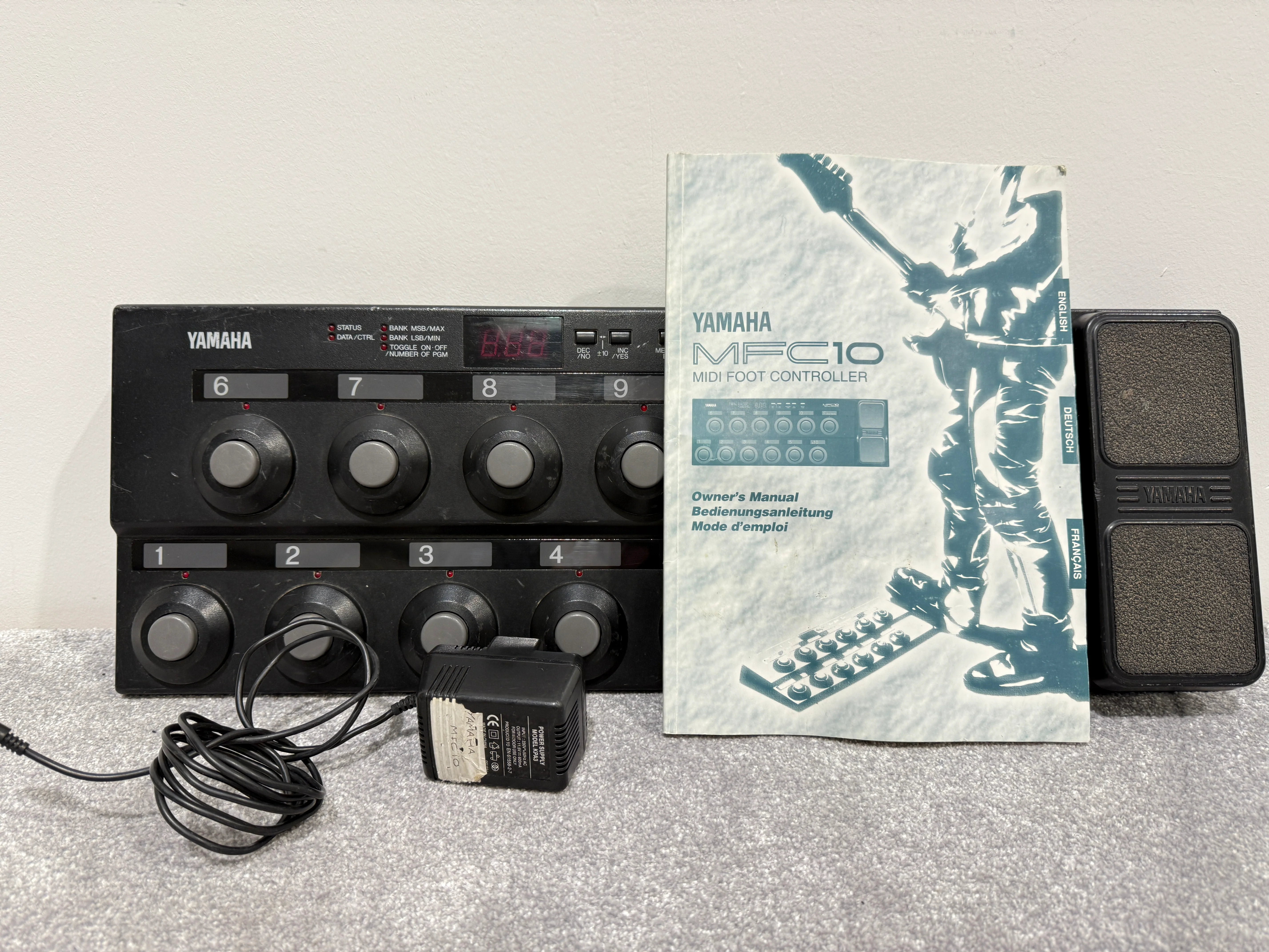 Yamaha MFC10 MIDI Foot Controller with Instruction Booklet - Image 2