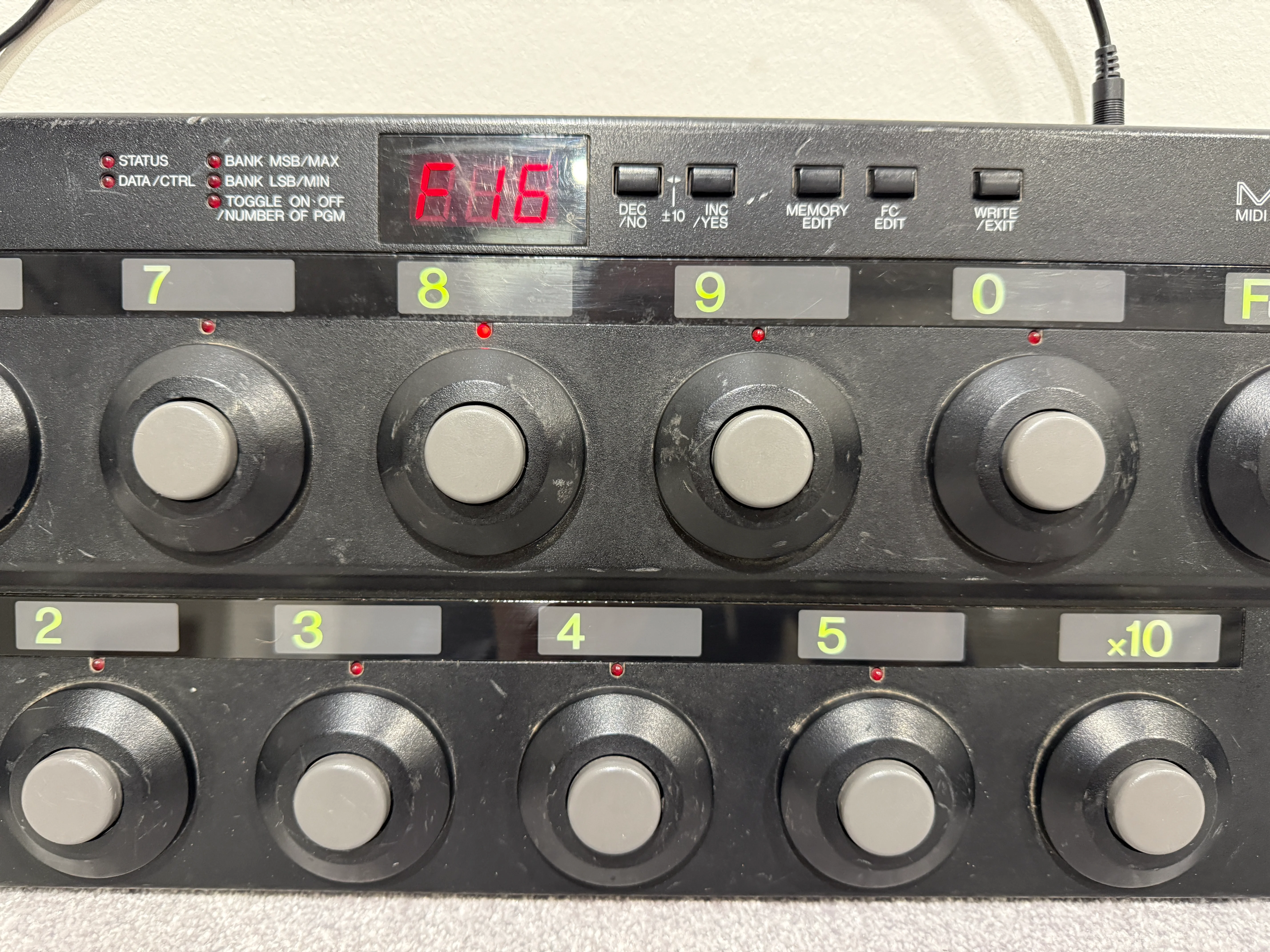 Yamaha MFC10 MIDI Foot Controller with Instruction Booklet - Image 5