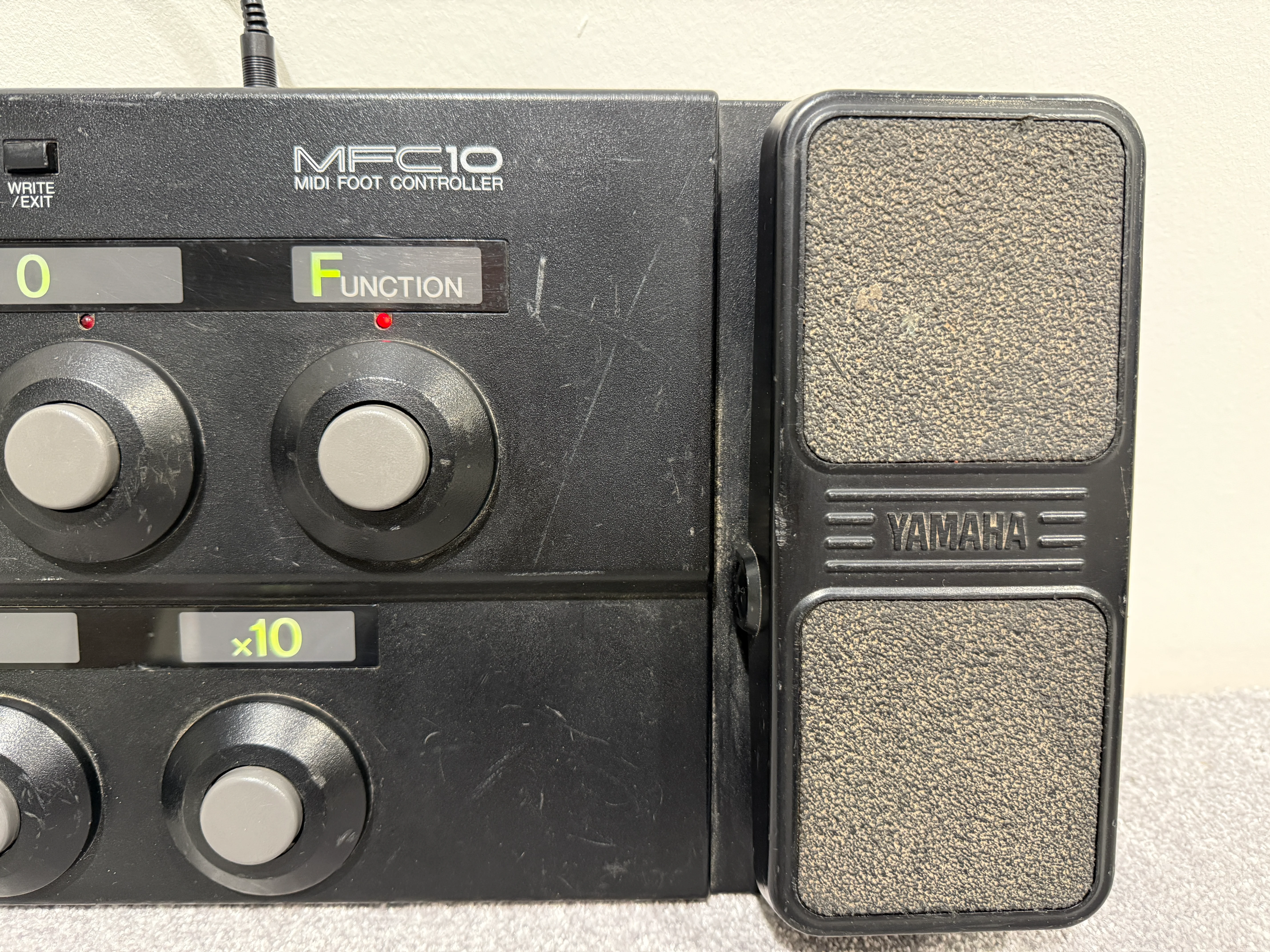 Yamaha MFC10 MIDI Foot Controller with Instruction Booklet - Image 6