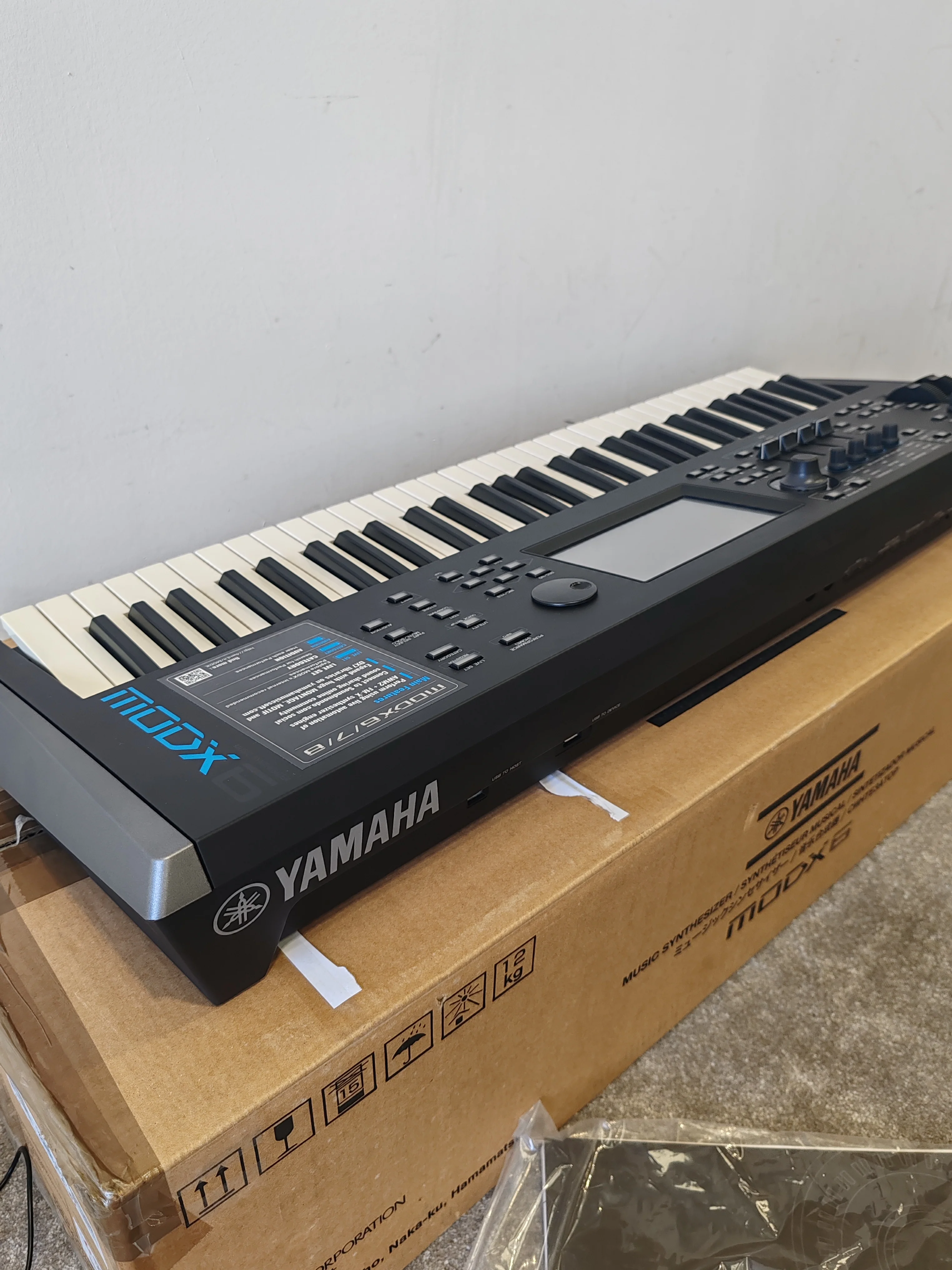 Yamaha MODX6 Synthesizer – AWM2 & FM-X Engines – Mint w/ Manual, Power Supply & Original Box - Image 10