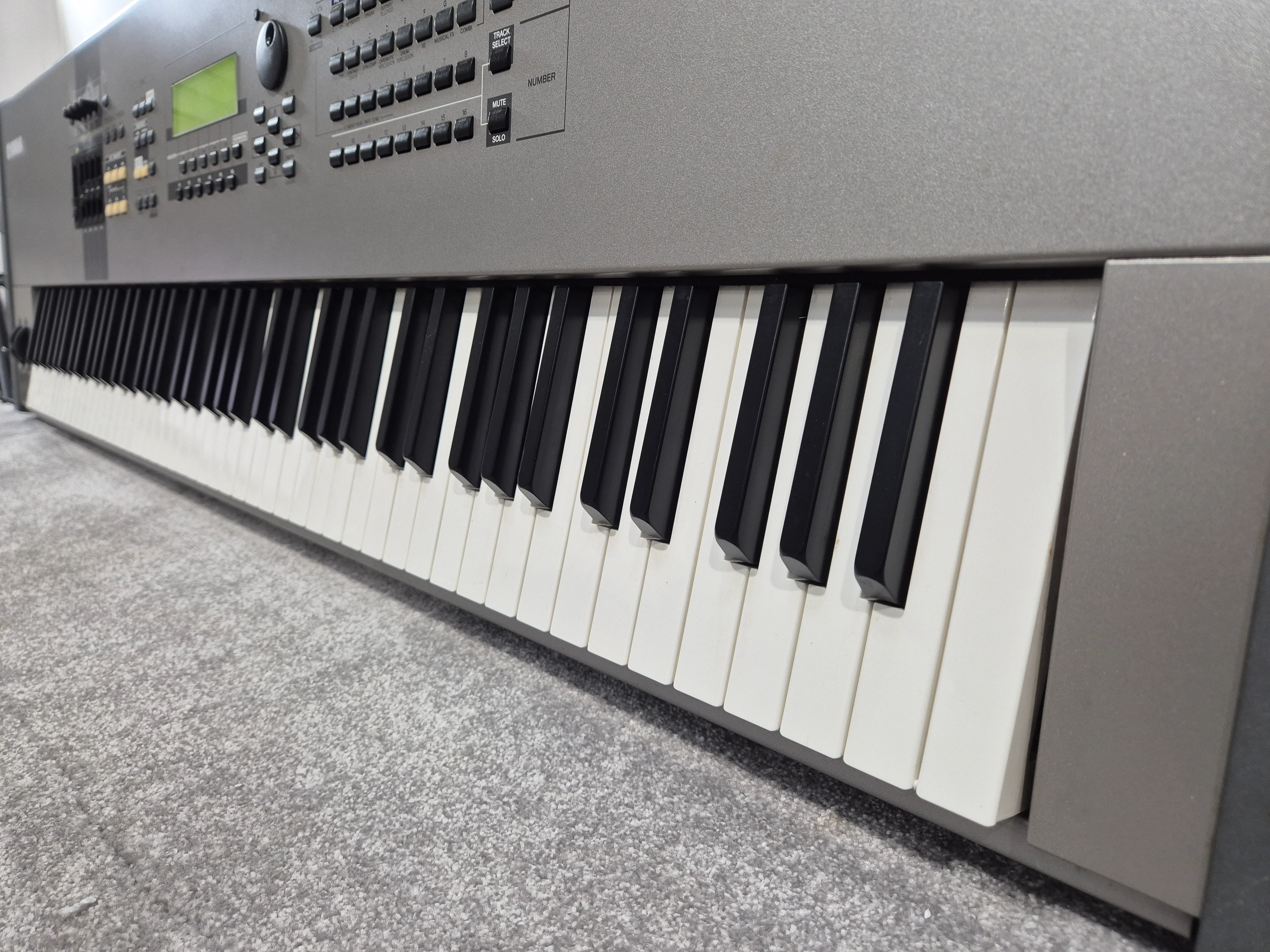 Yamaha Motif 8 Synth Keyboard - 88-Key Synthesizer - Very Good w/ Power Supply - Image 6